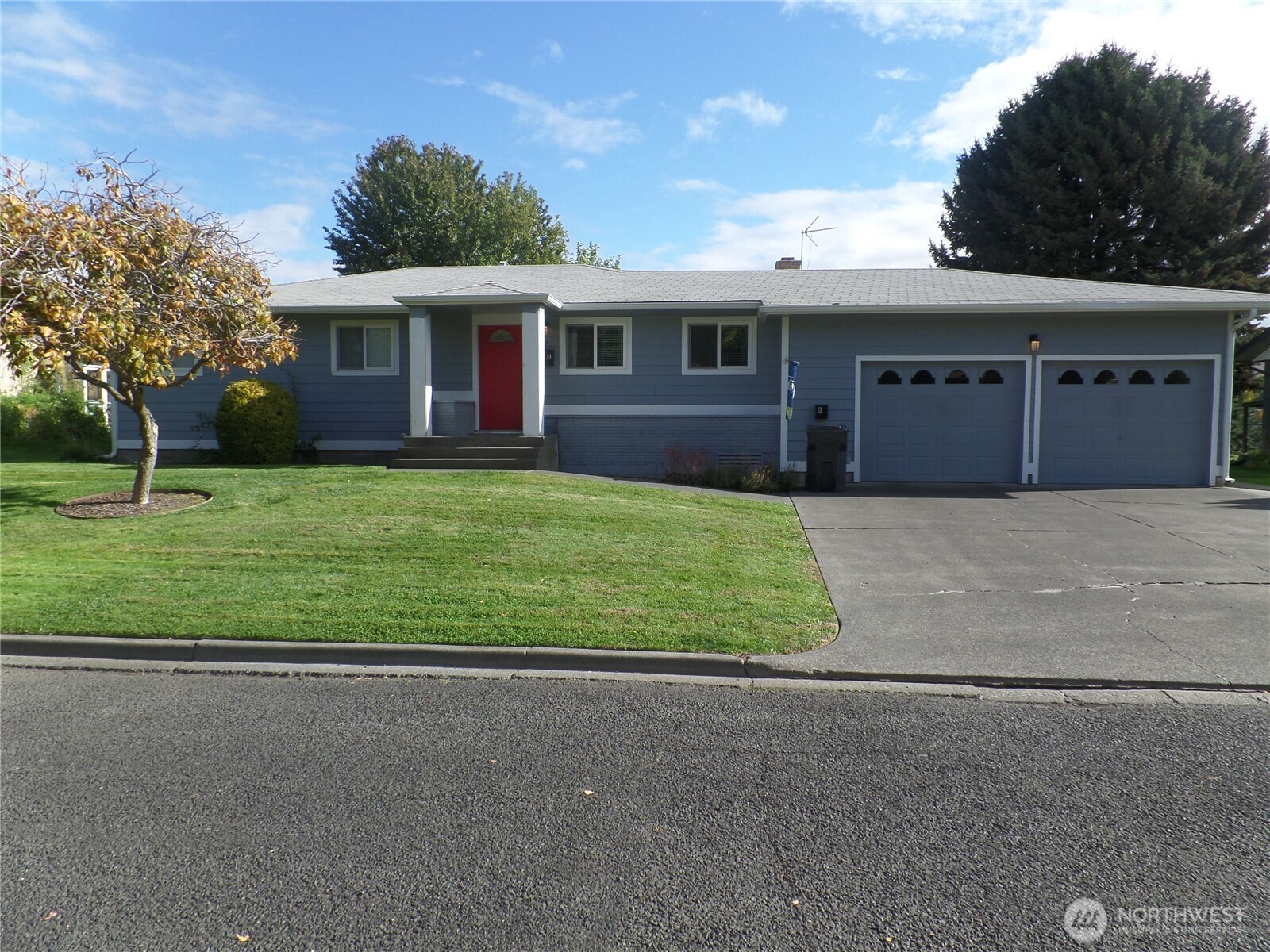 32 Ne Tremont Drive Property Photo 1