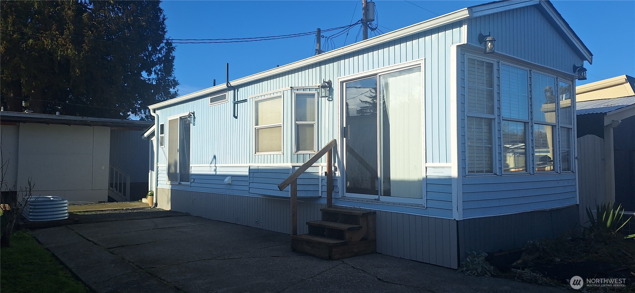 2400 Donovan Avenue 16 Property Photo 2