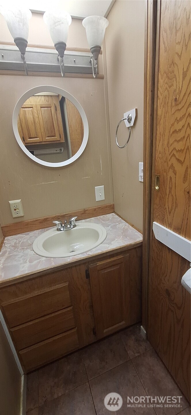 2400 Donovan Avenue 16 Property Photo 7