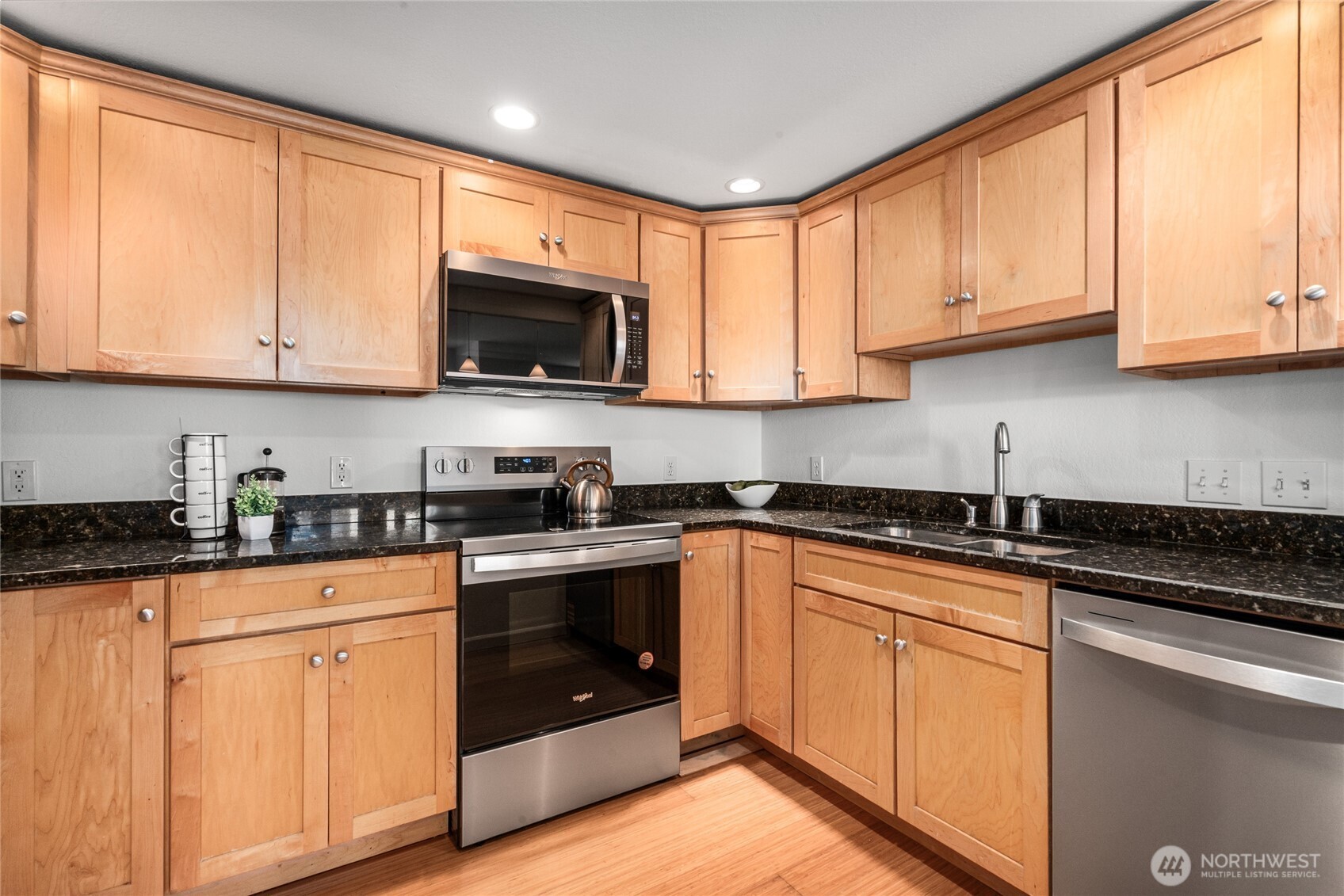 410 W Roy Street E101 Property Photo 15