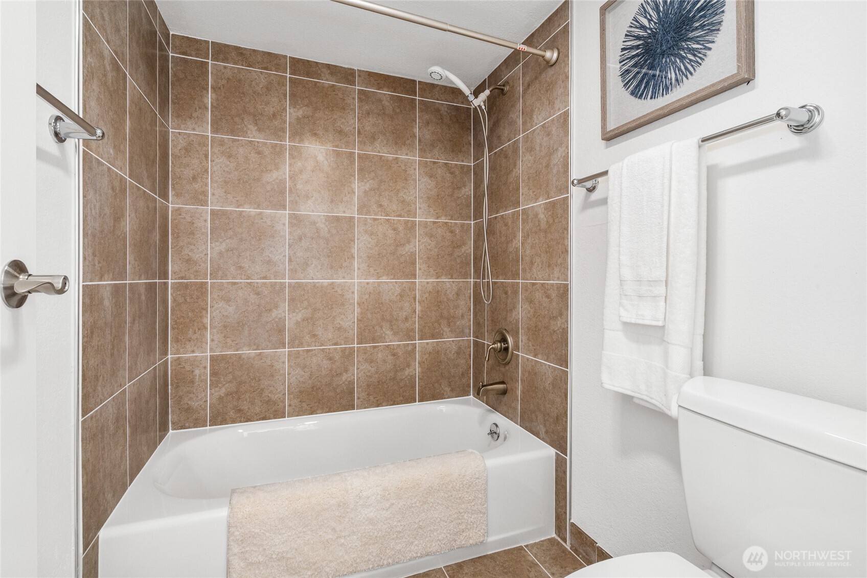 410 W Roy Street E101 Property Photo 23