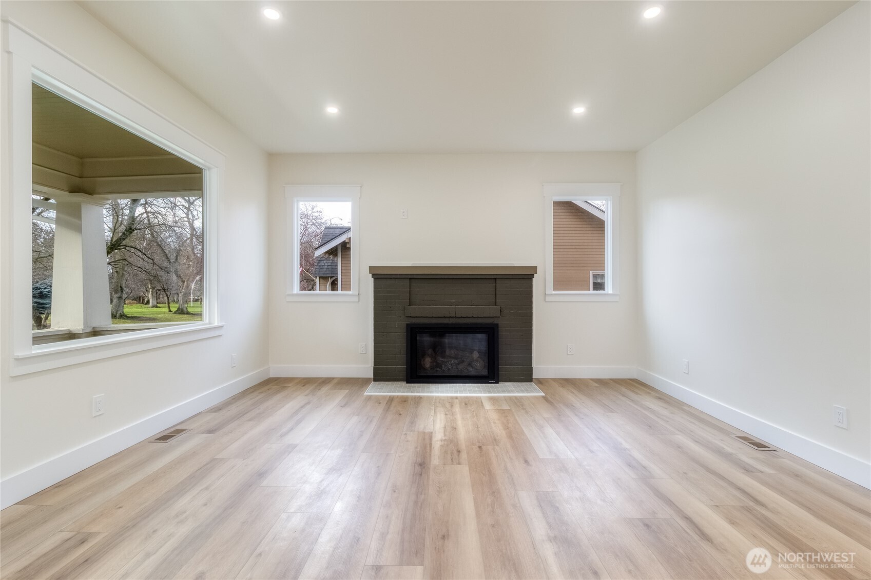 1037 E Alder Street Property Photo 8