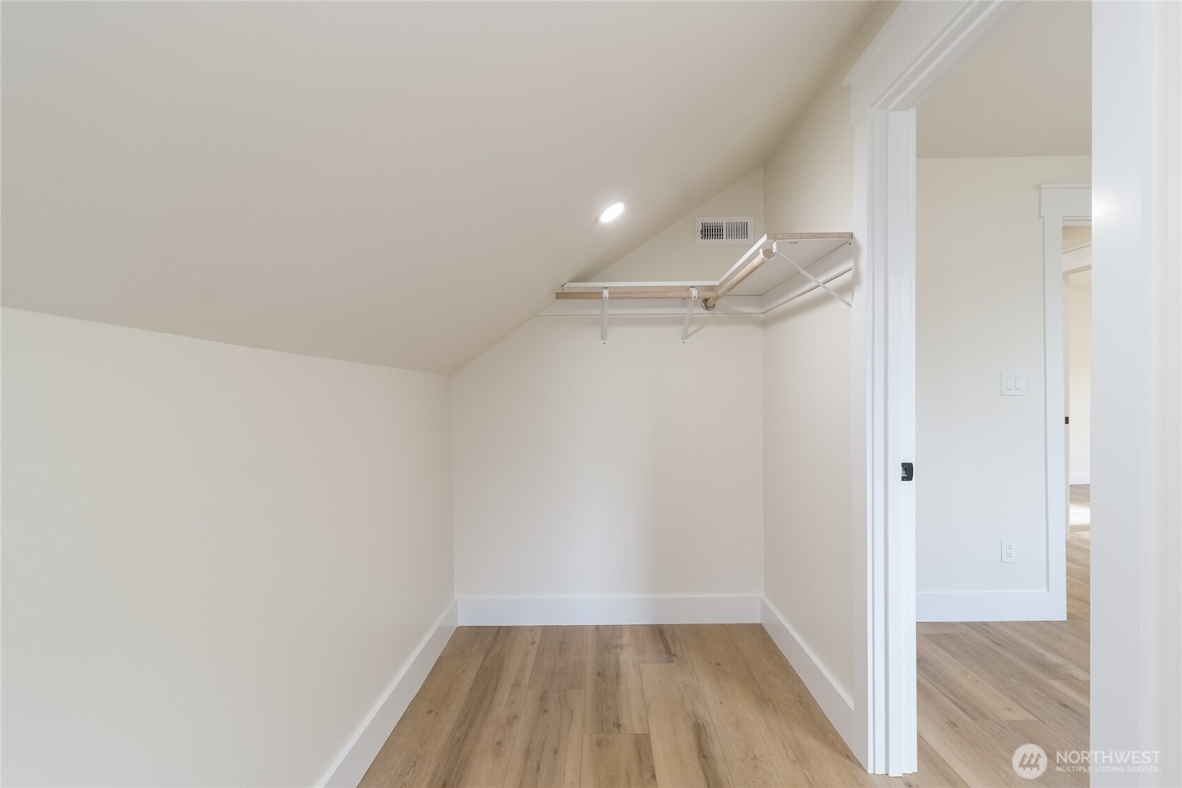 1037 E Alder Street Property Photo 20