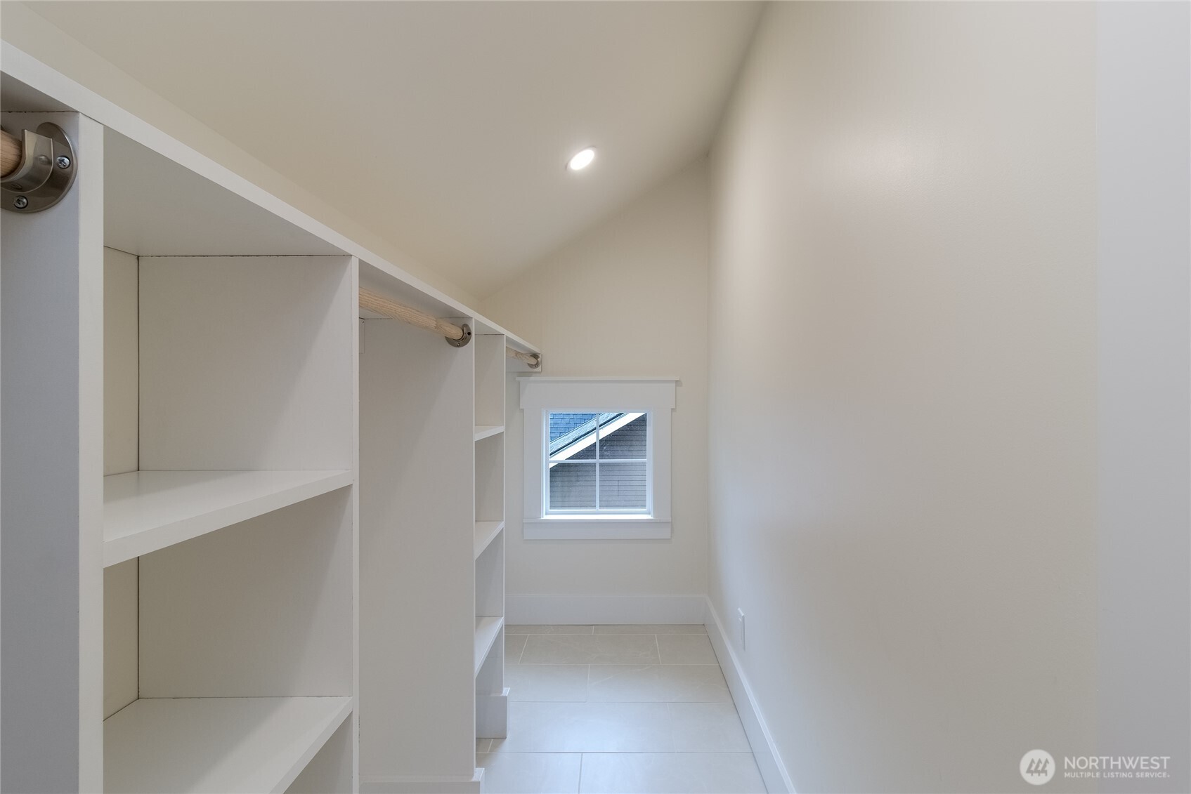 1037 E Alder Street Property Photo 23