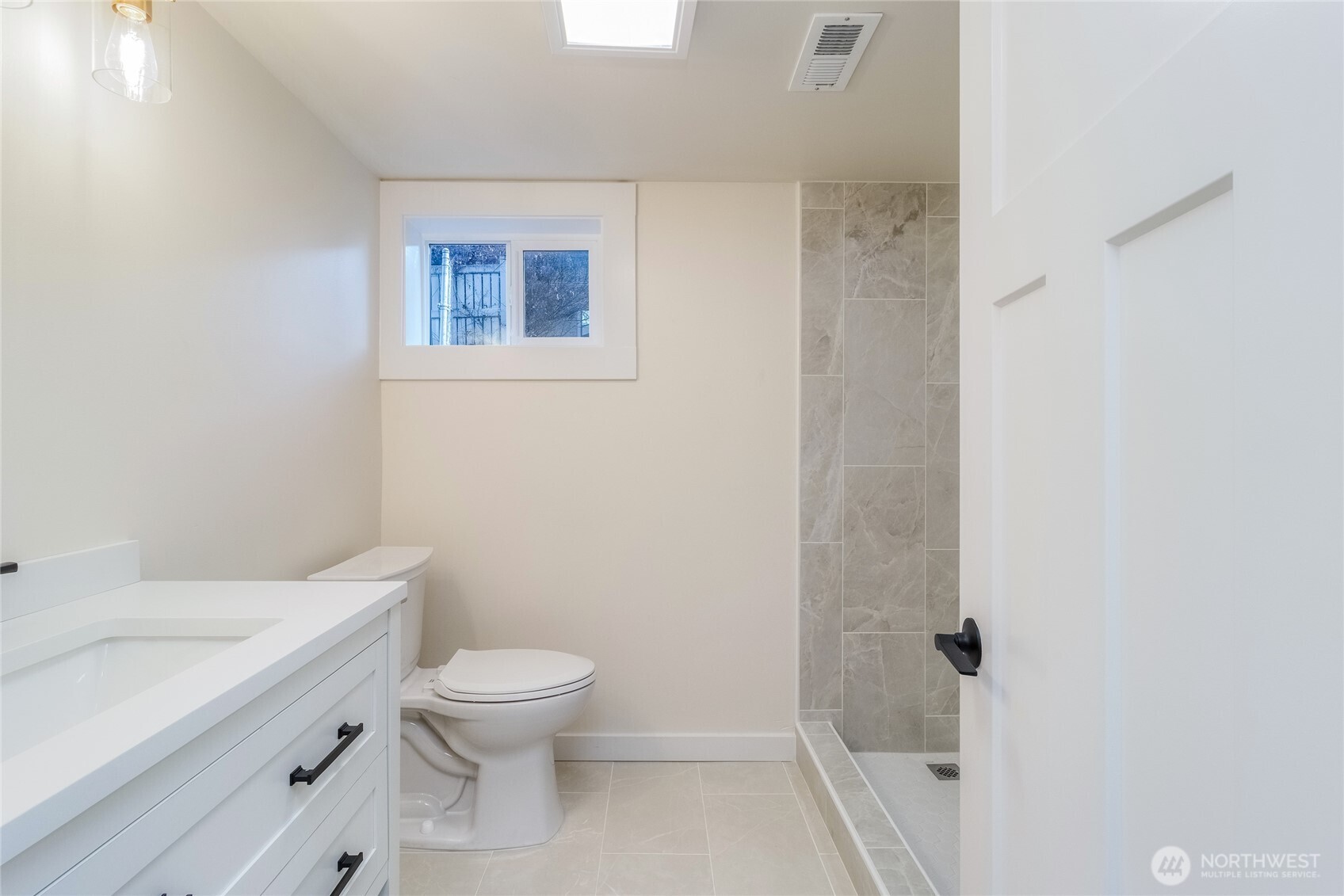 1037 E Alder Street Property Photo 32
