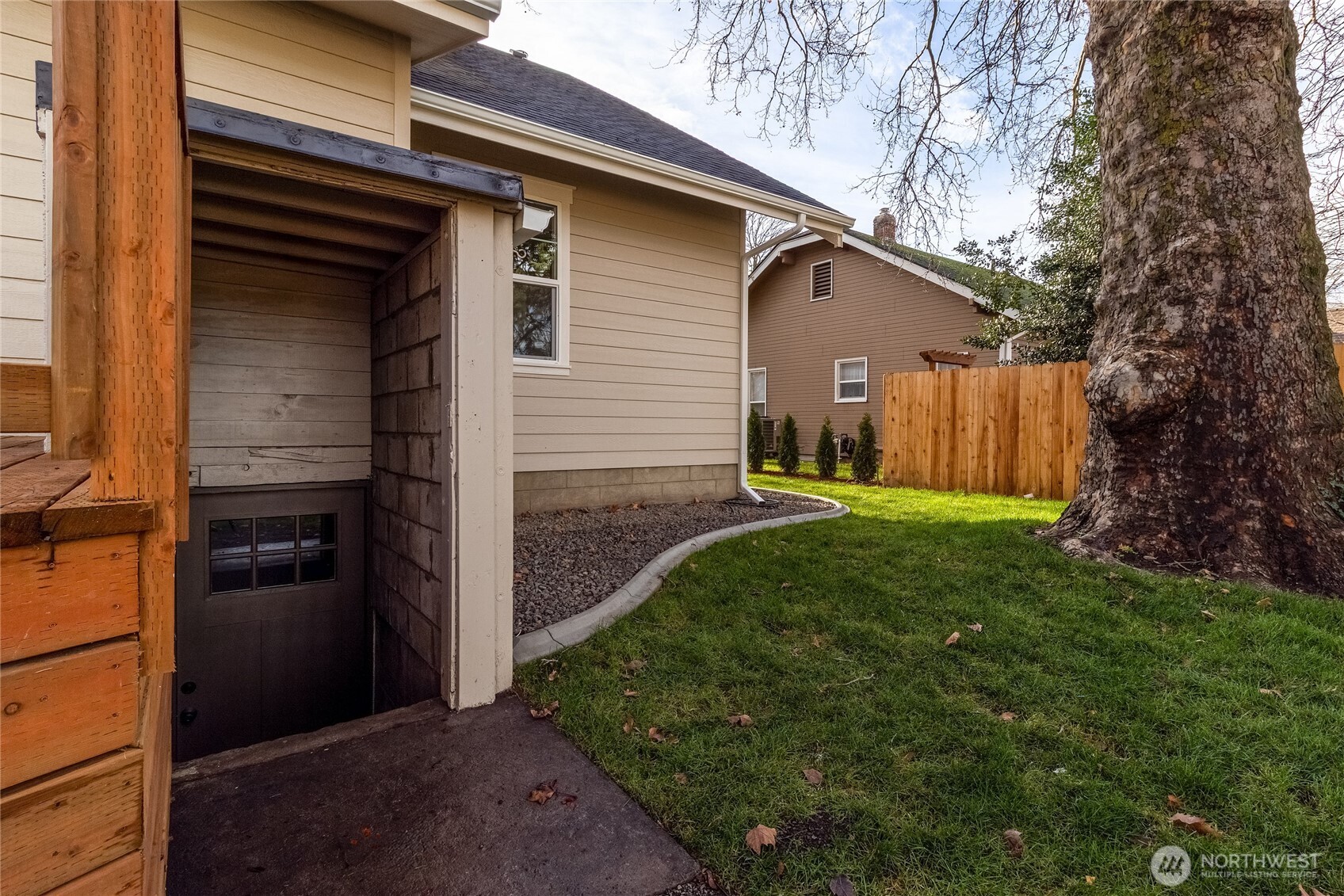 1037 E Alder Street Property Photo 39