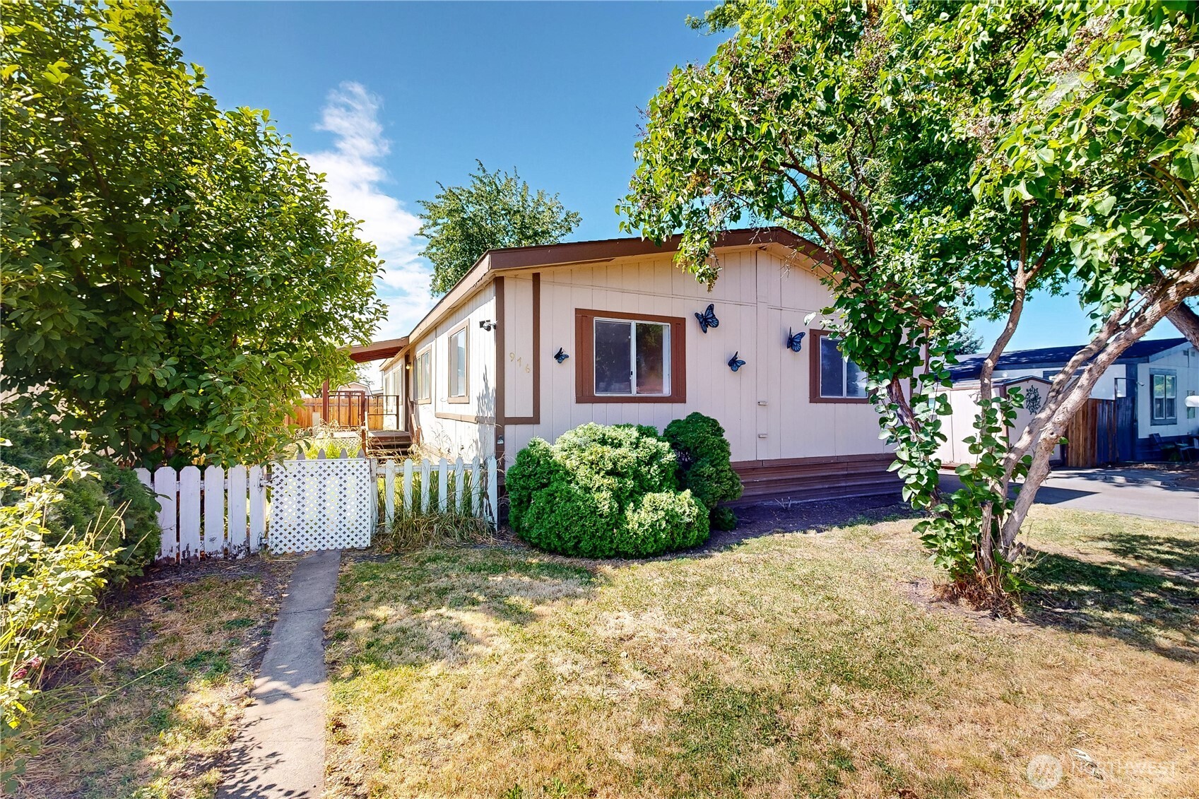 976 Ne Dawson Avenue Property Photo 1