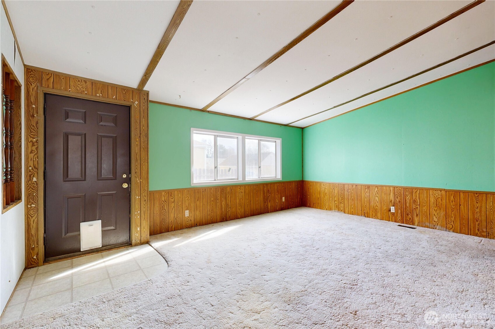 976 Ne Dawson Avenue Property Photo 3