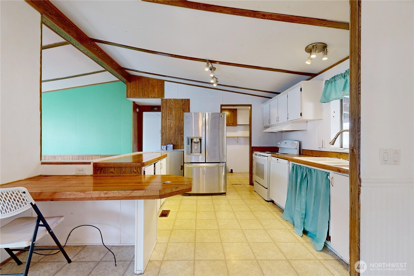976 Ne Dawson Avenue Property Photo 10