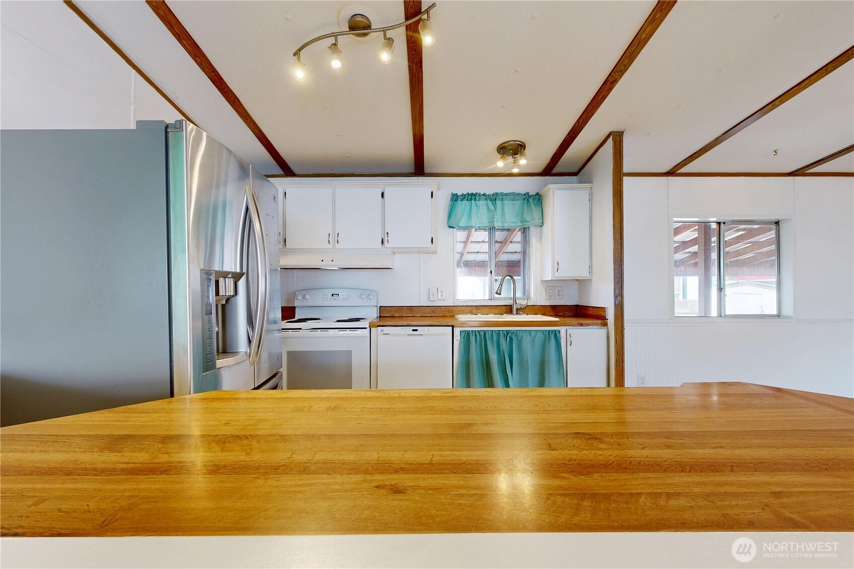 976 Ne Dawson Avenue Property Photo 16
