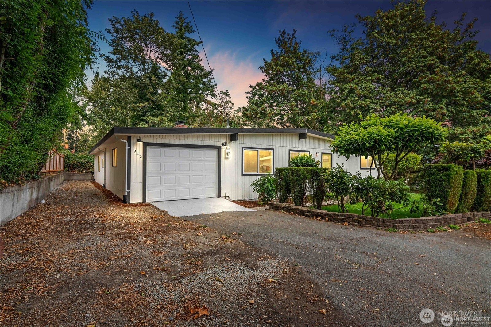 842 S 143rd Place Property Photo 1
