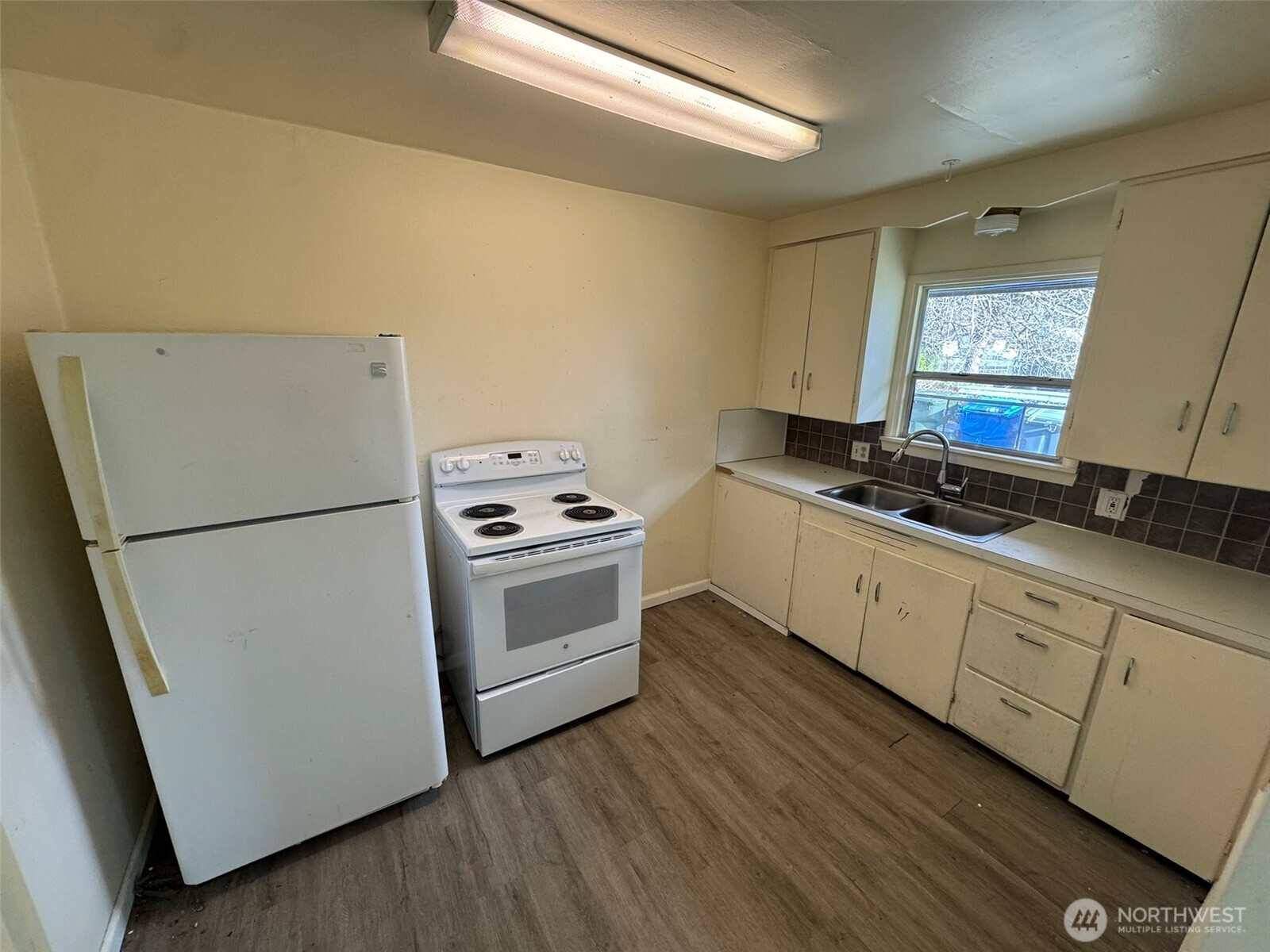 10908 10910 Valley Avenue Property Photo 19