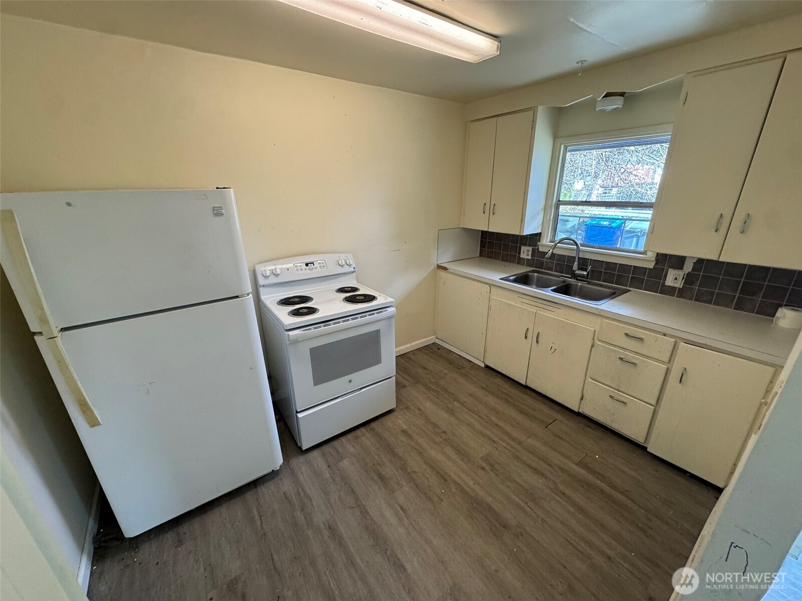 10908 10910 Valley Avenue Property Photo 27
