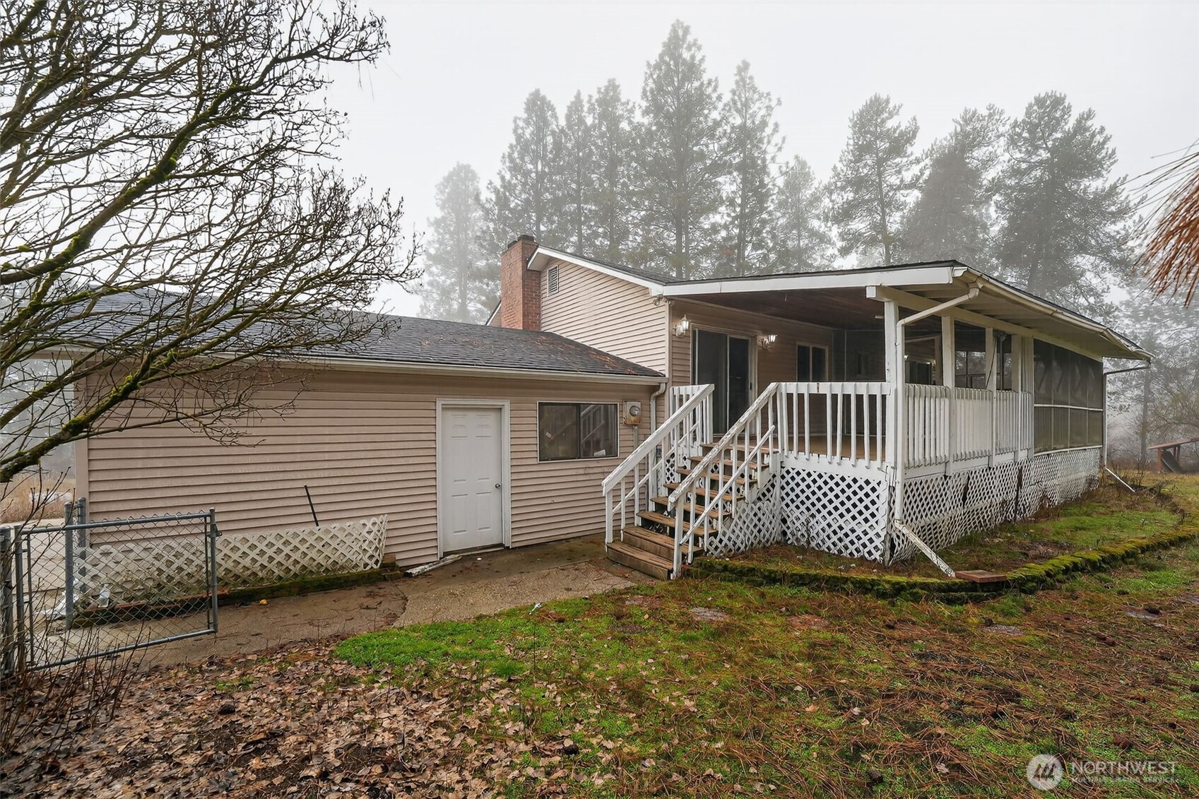38821 N Newport Highway Property Photo 2