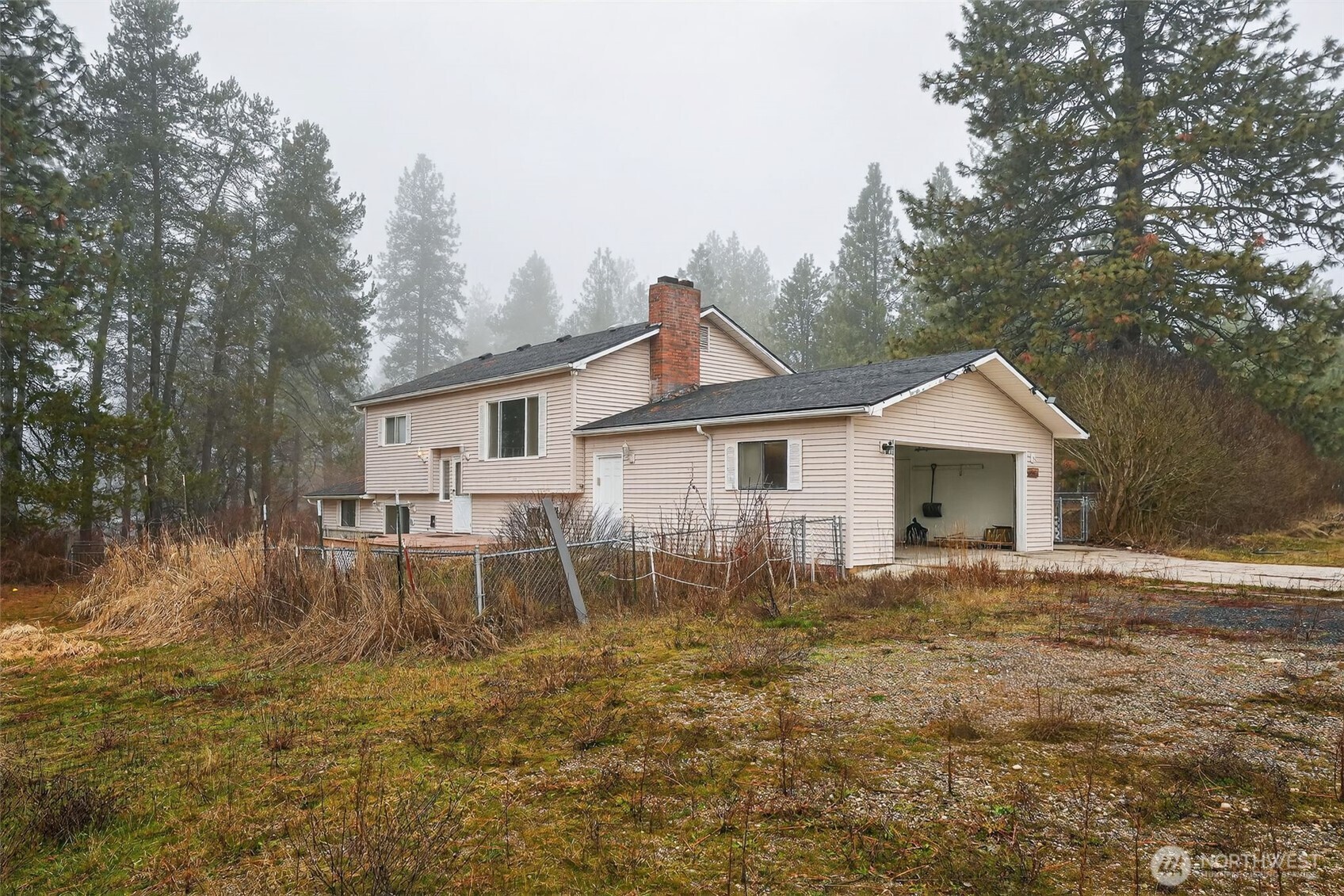 38821 N Newport Highway Property Photo 3