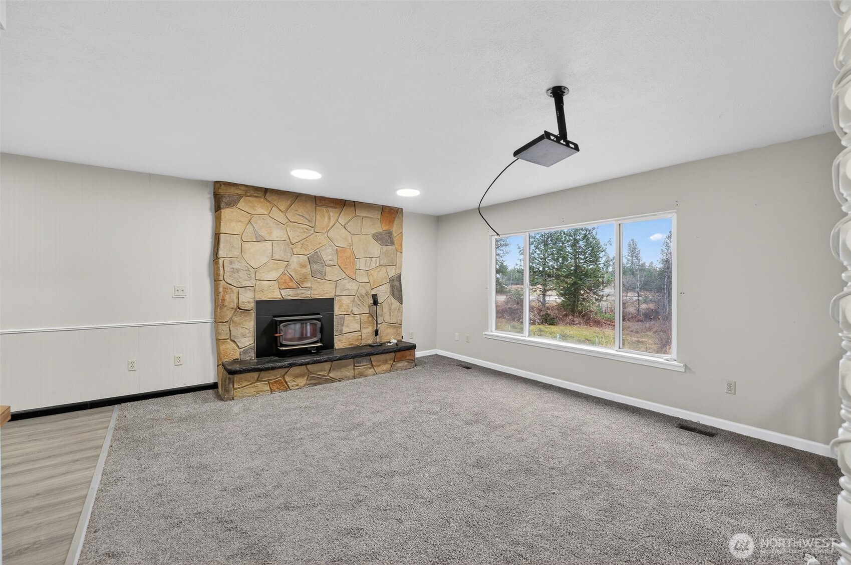 38821 N Newport Highway Property Photo 5