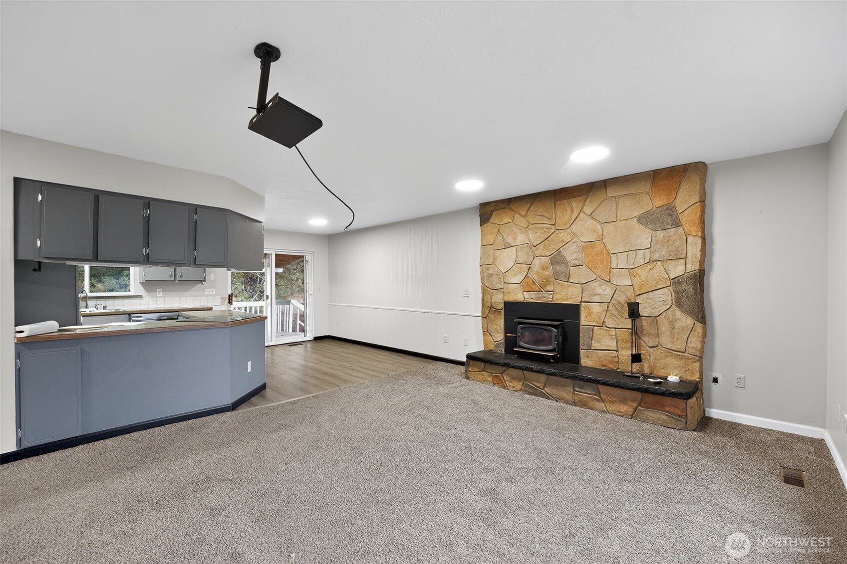 38821 N Newport Highway Property Photo 6