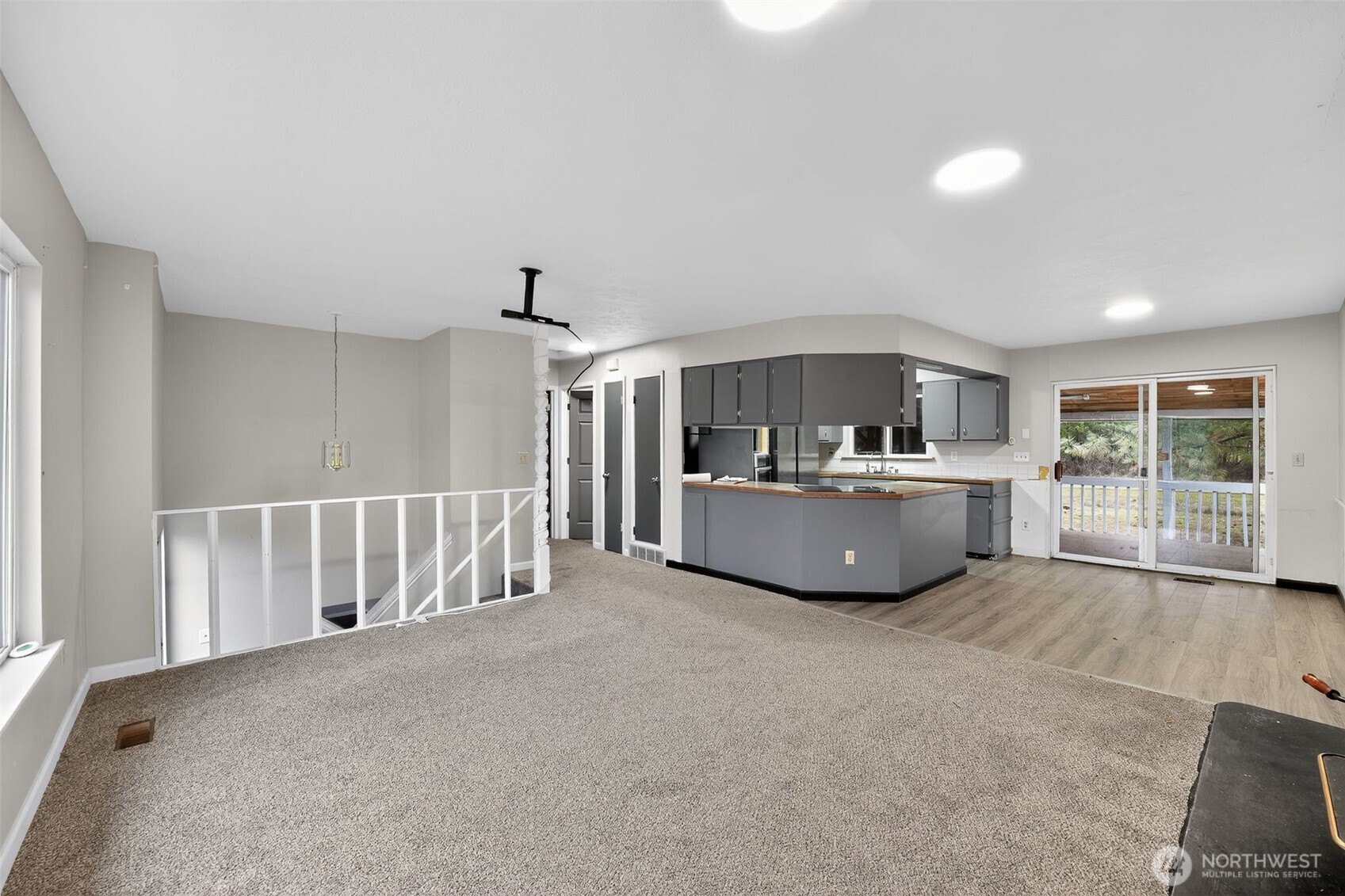 38821 N Newport Highway Property Photo 7