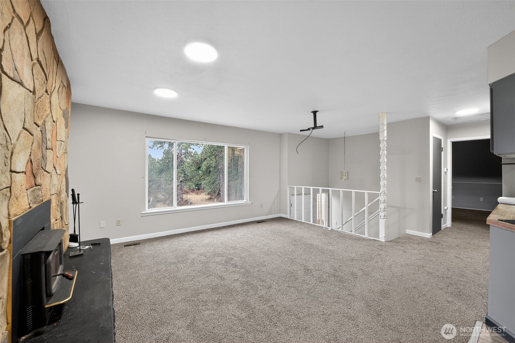 38821 N Newport Highway Property Photo 8