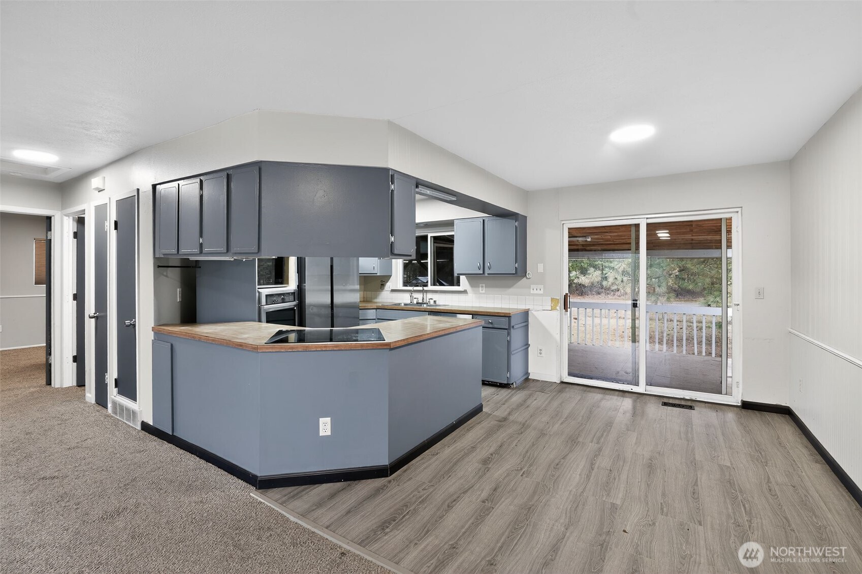 38821 N Newport Highway Property Photo 9