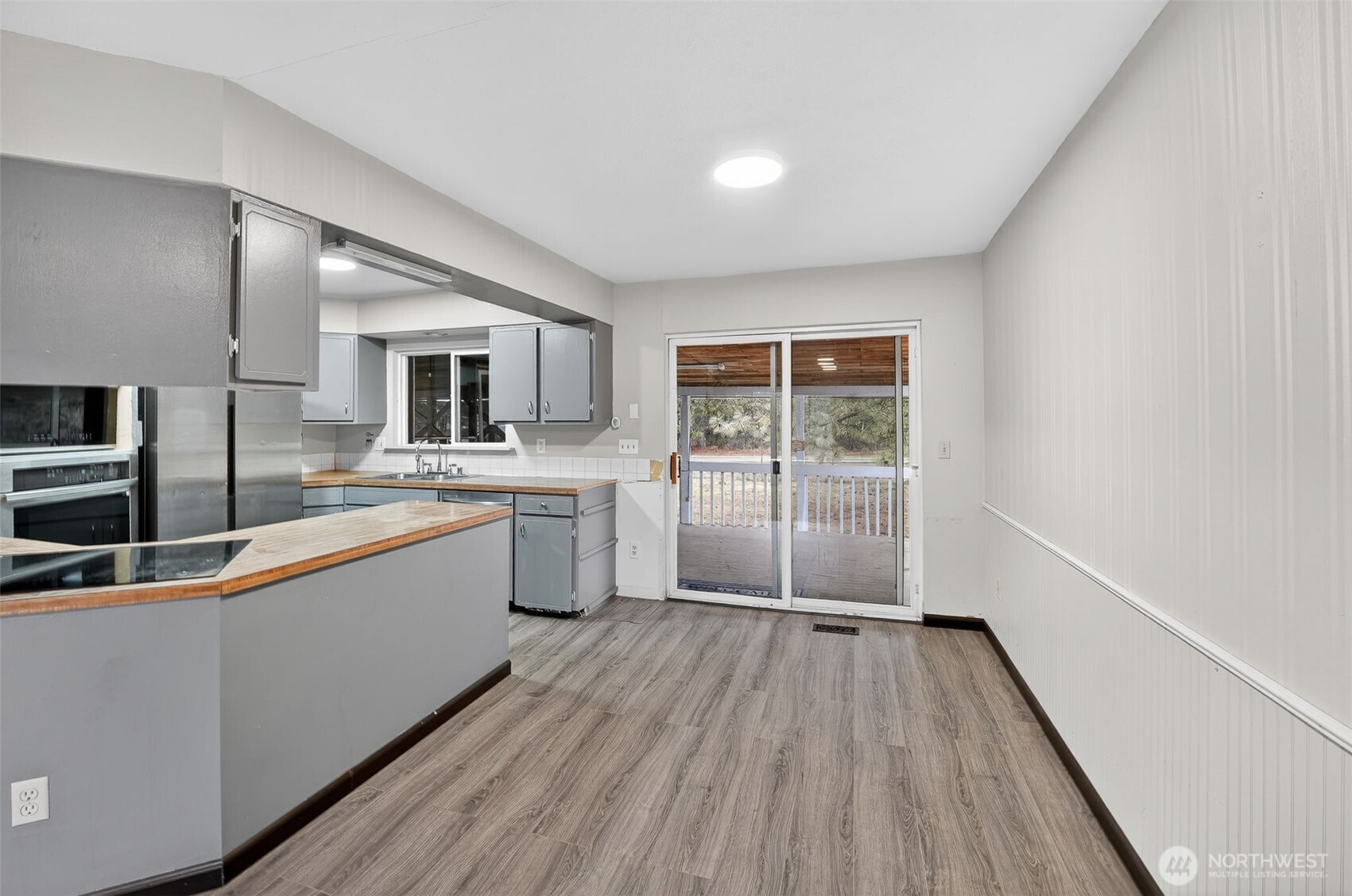 38821 N Newport Highway Property Photo 10