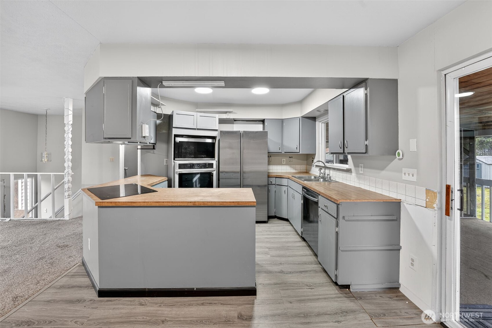 38821 N Newport Highway Property Photo 11