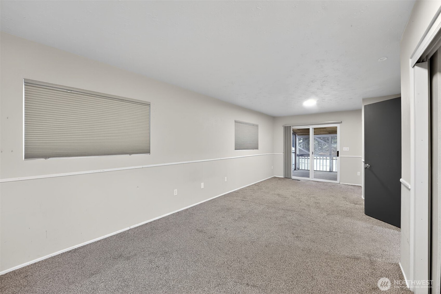 38821 N Newport Highway Property Photo 15
