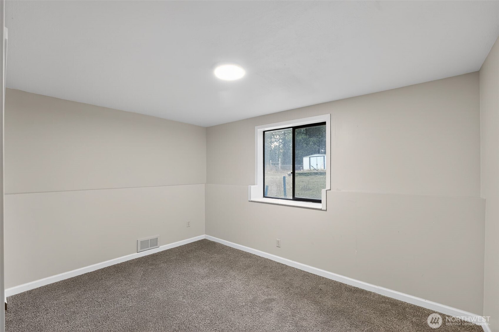 38821 N Newport Highway Property Photo 17