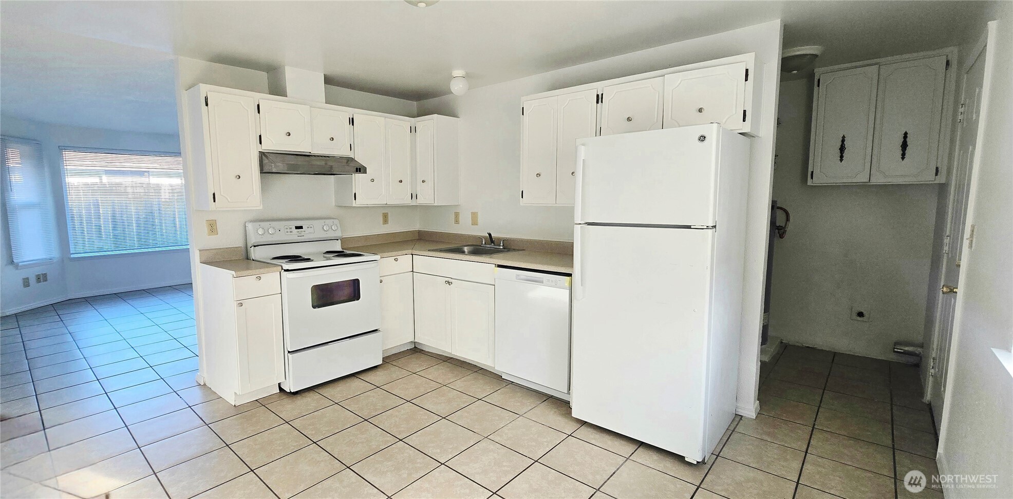 6905 S Madison Property Photo 5