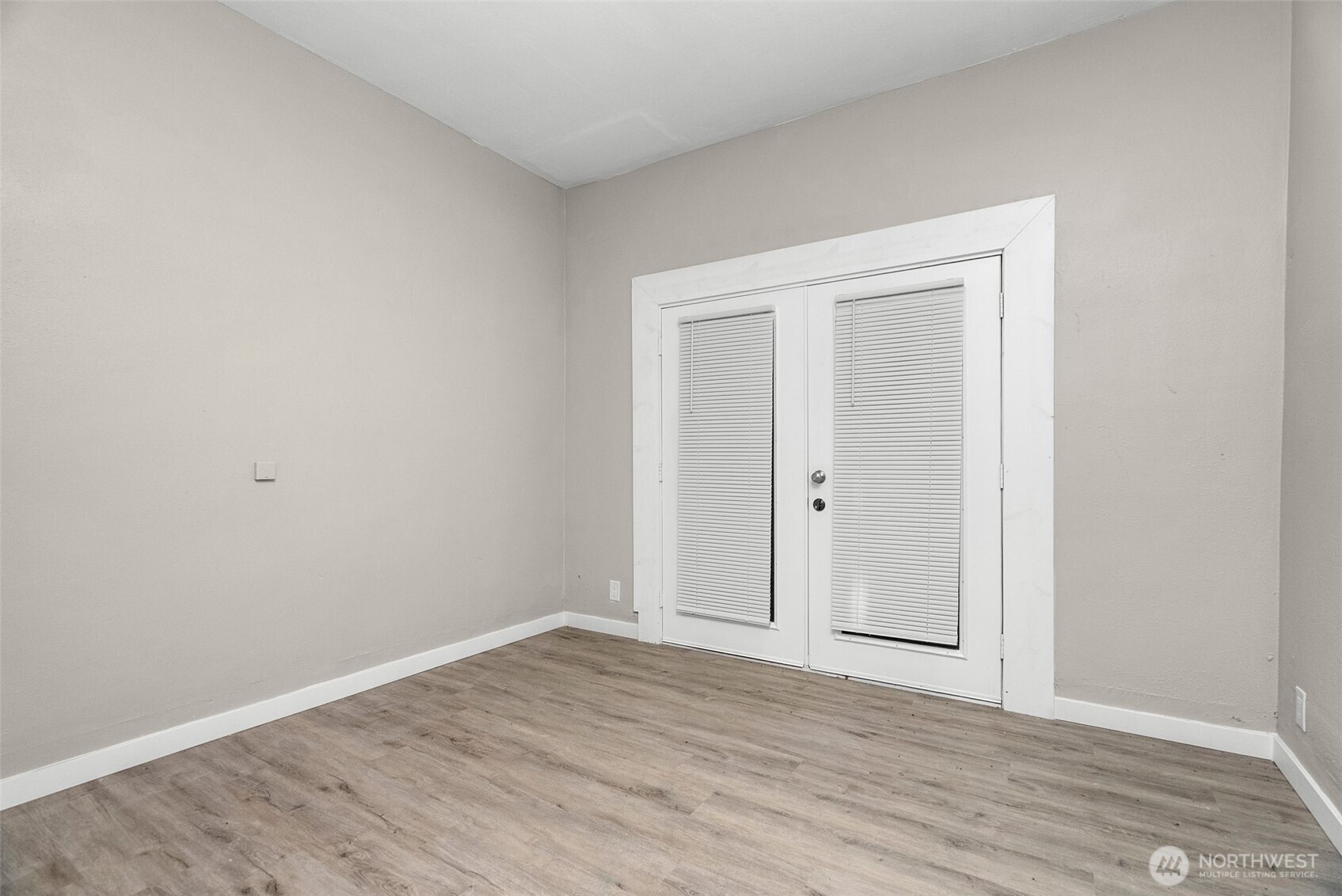 6323 Kitsap Way Property Photo 12