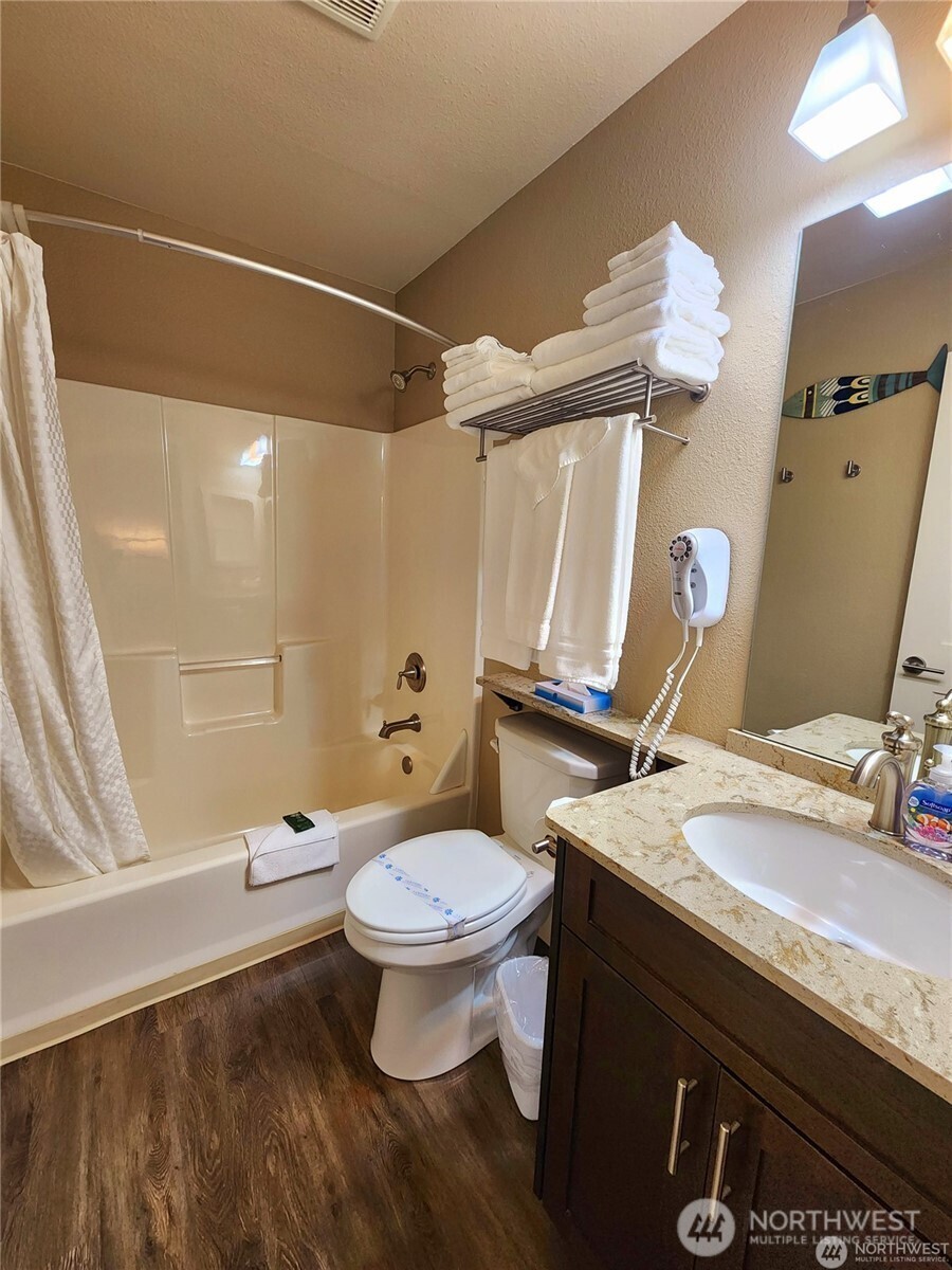 1 Beach 561-b Property Photo 13