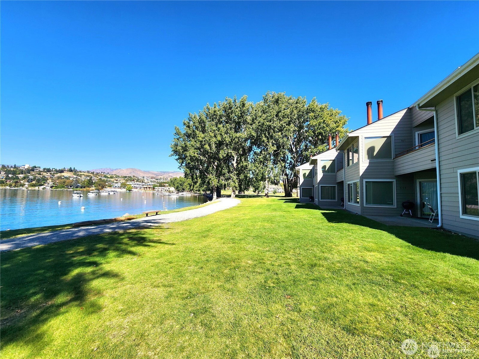 1 Beach 561-b Property Photo 17