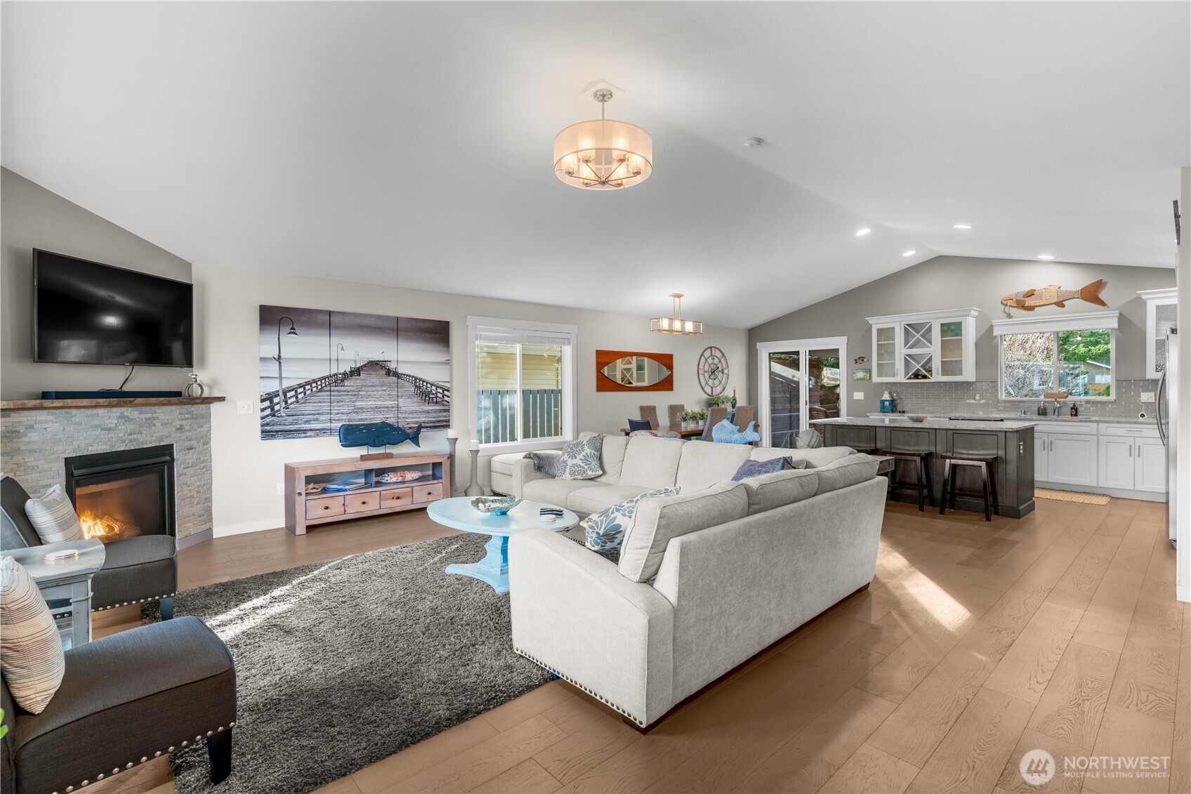 1208 195th Property Photo 4