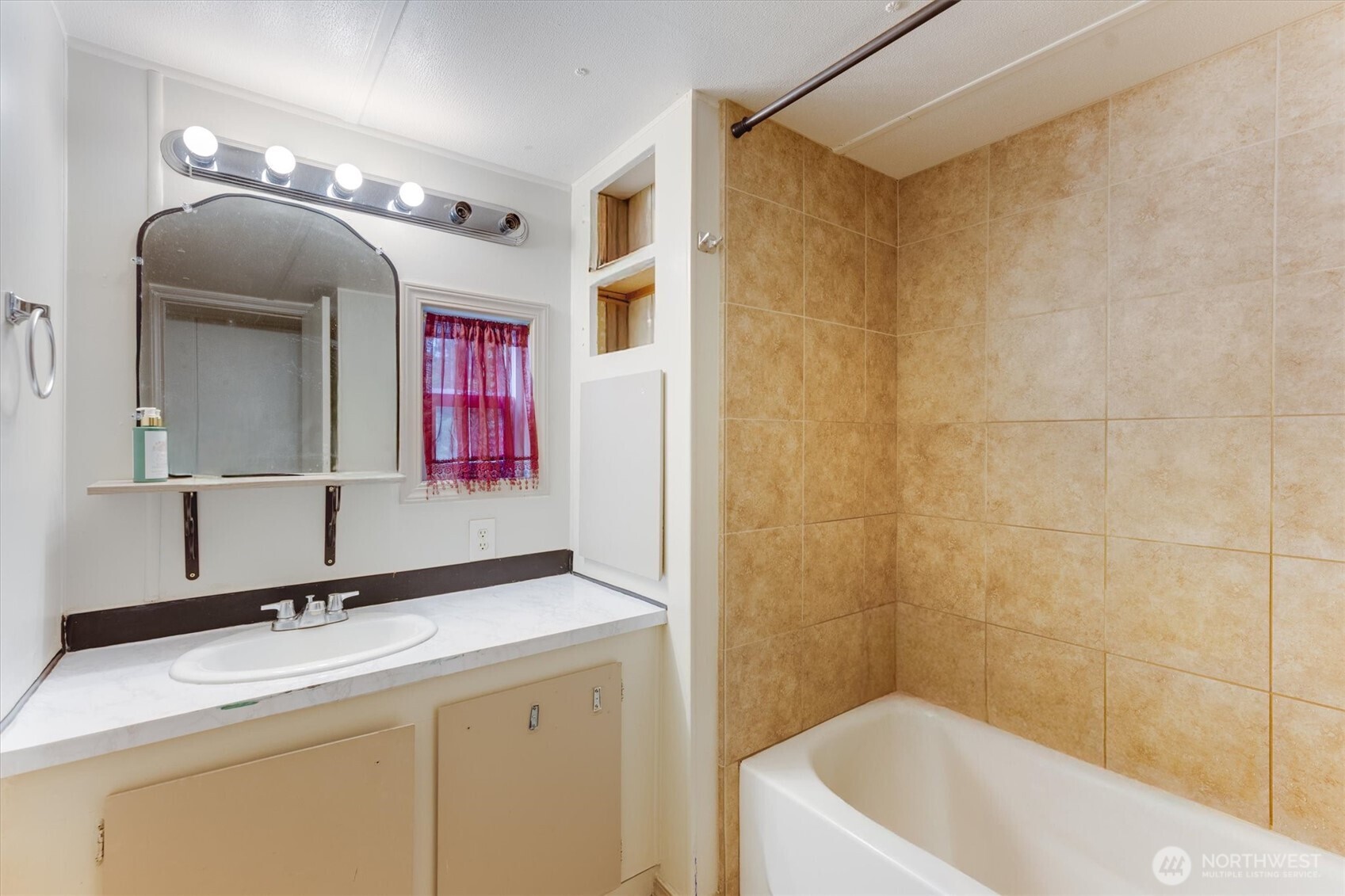 215 North Avenue Property Photo 16