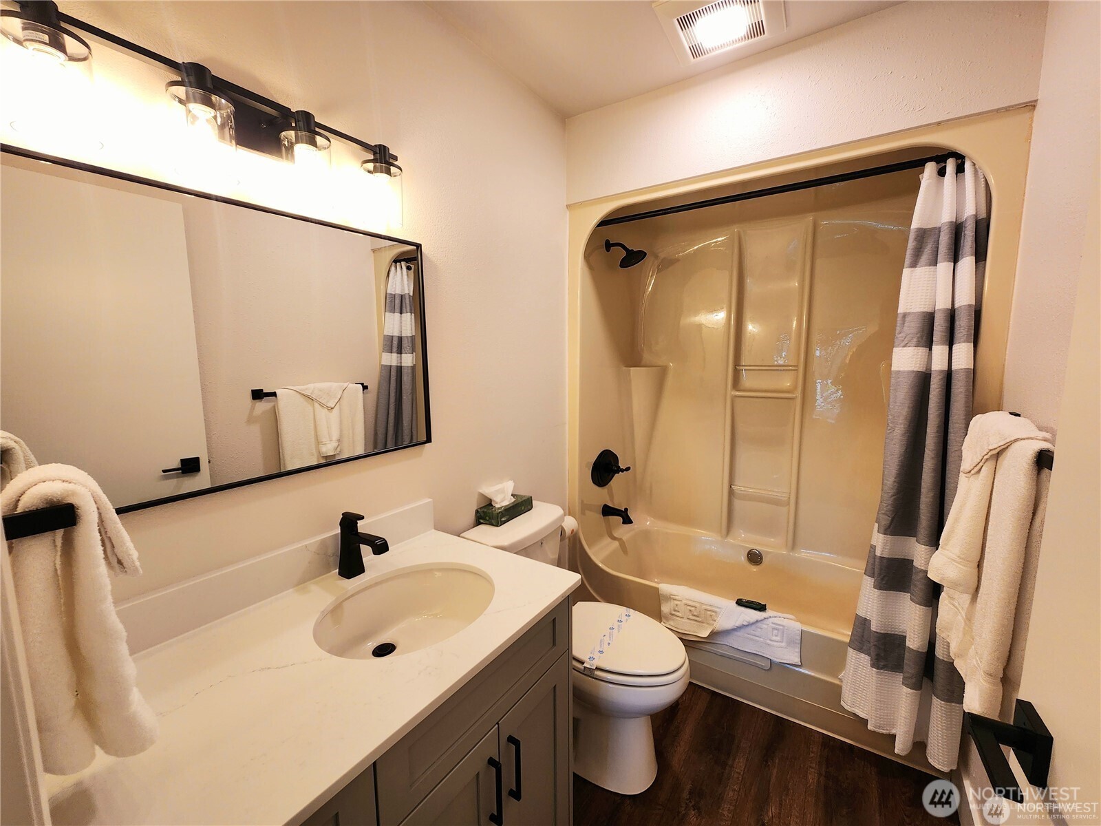 1 Lodge 614-j Property Photo 9