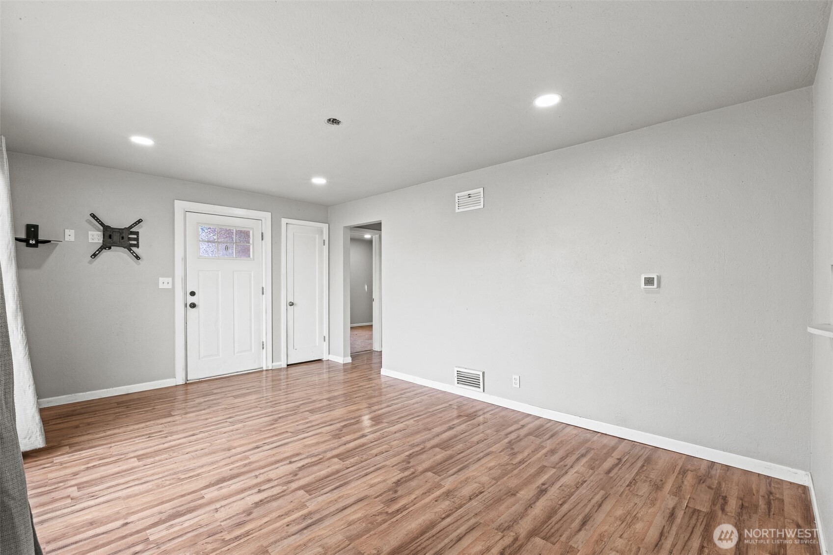 112 E Street Property Photo 2