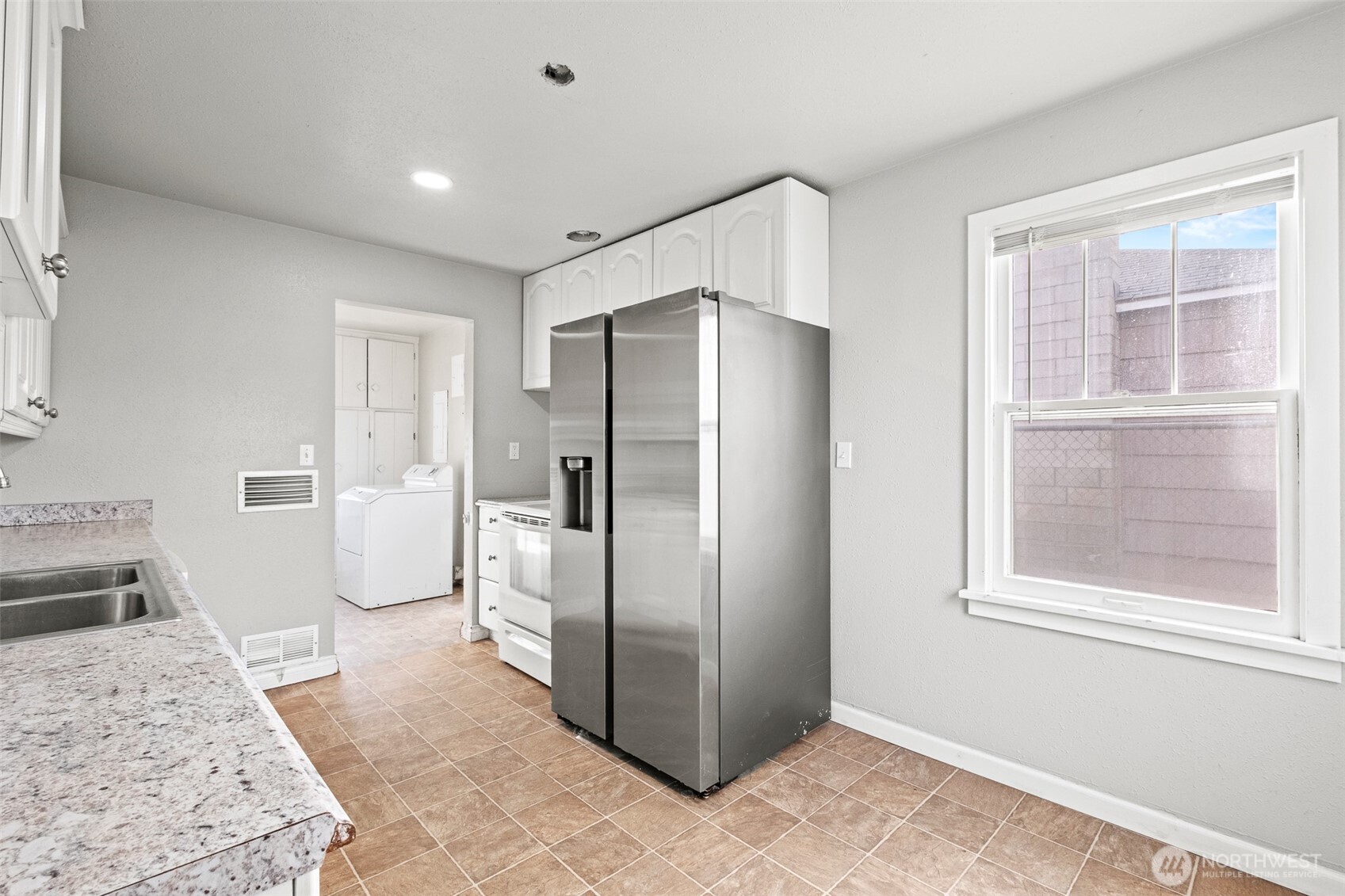 112 E Street Property Photo 6