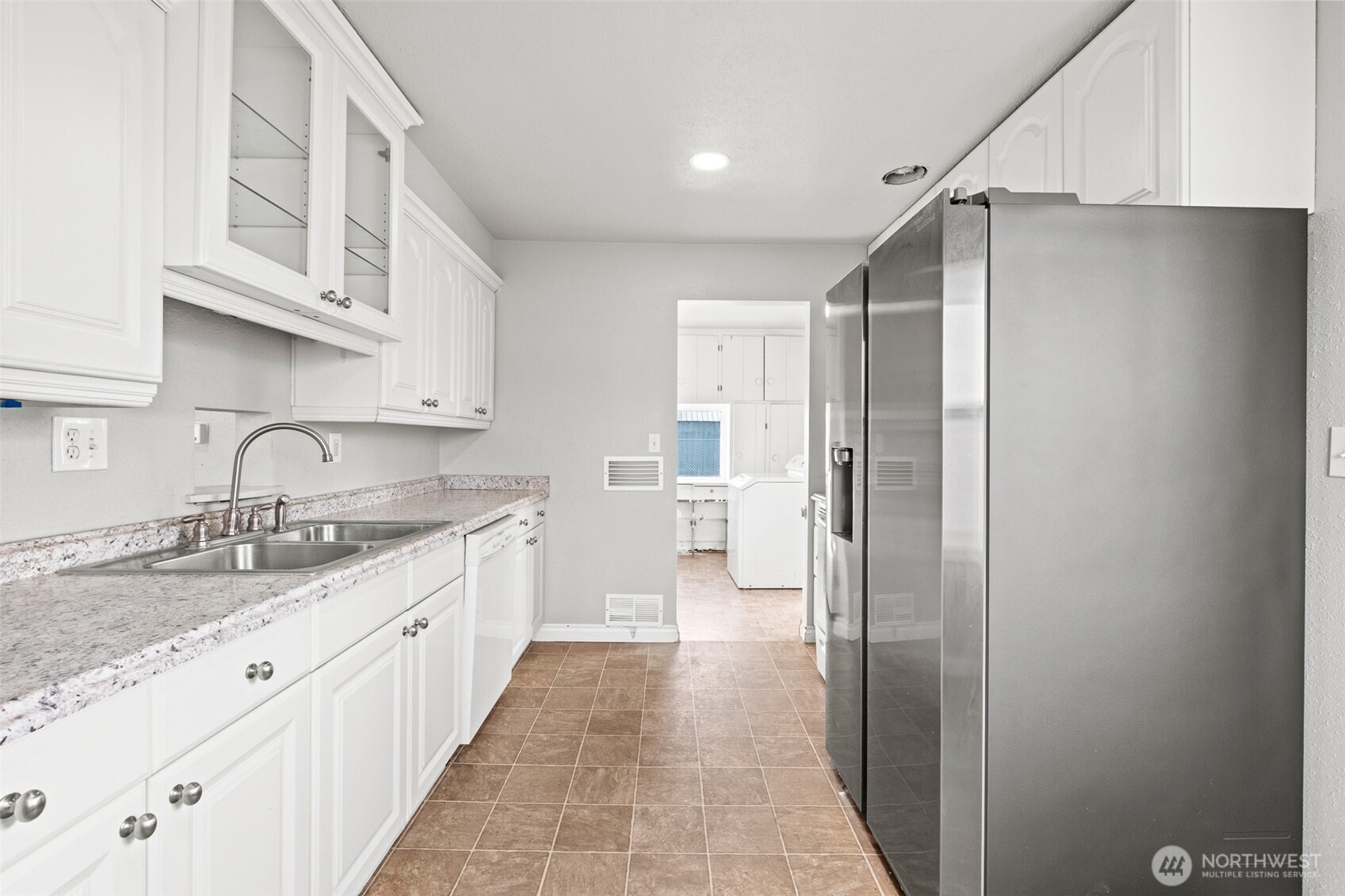 112 E Street Property Photo 7