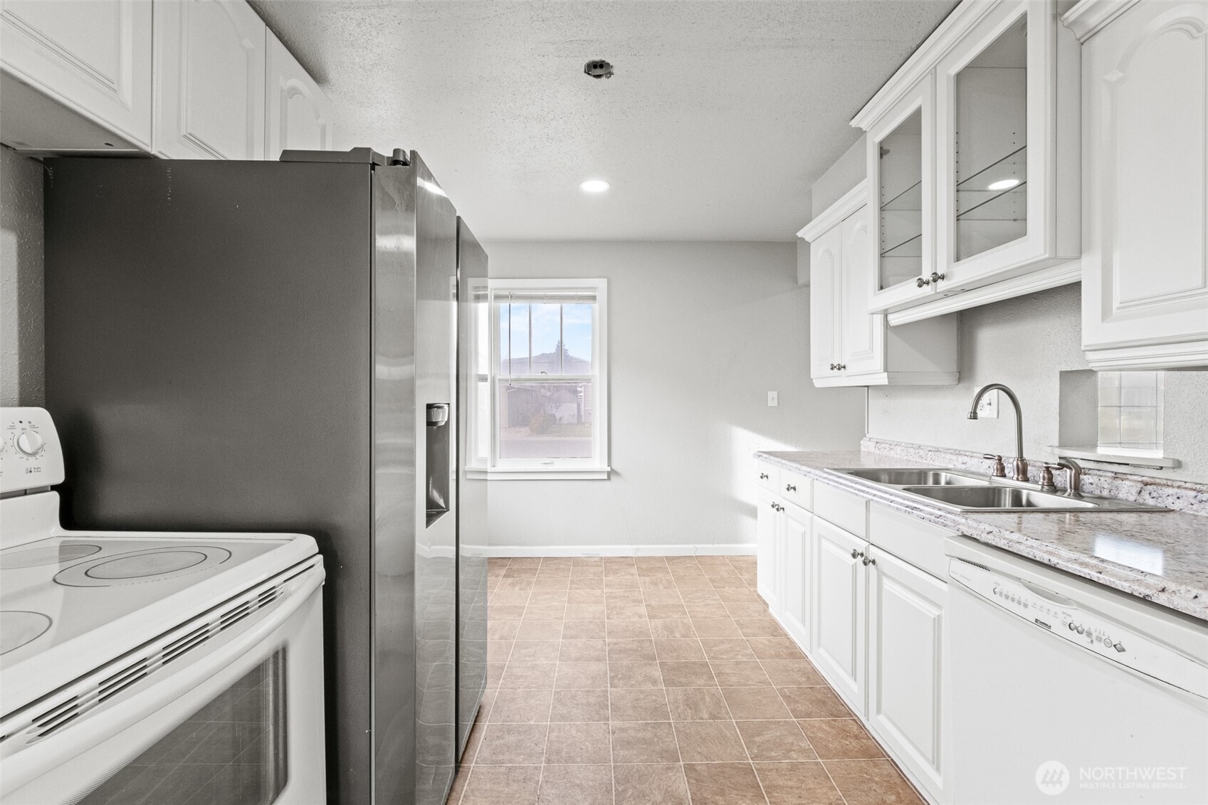112 E Street Property Photo 8