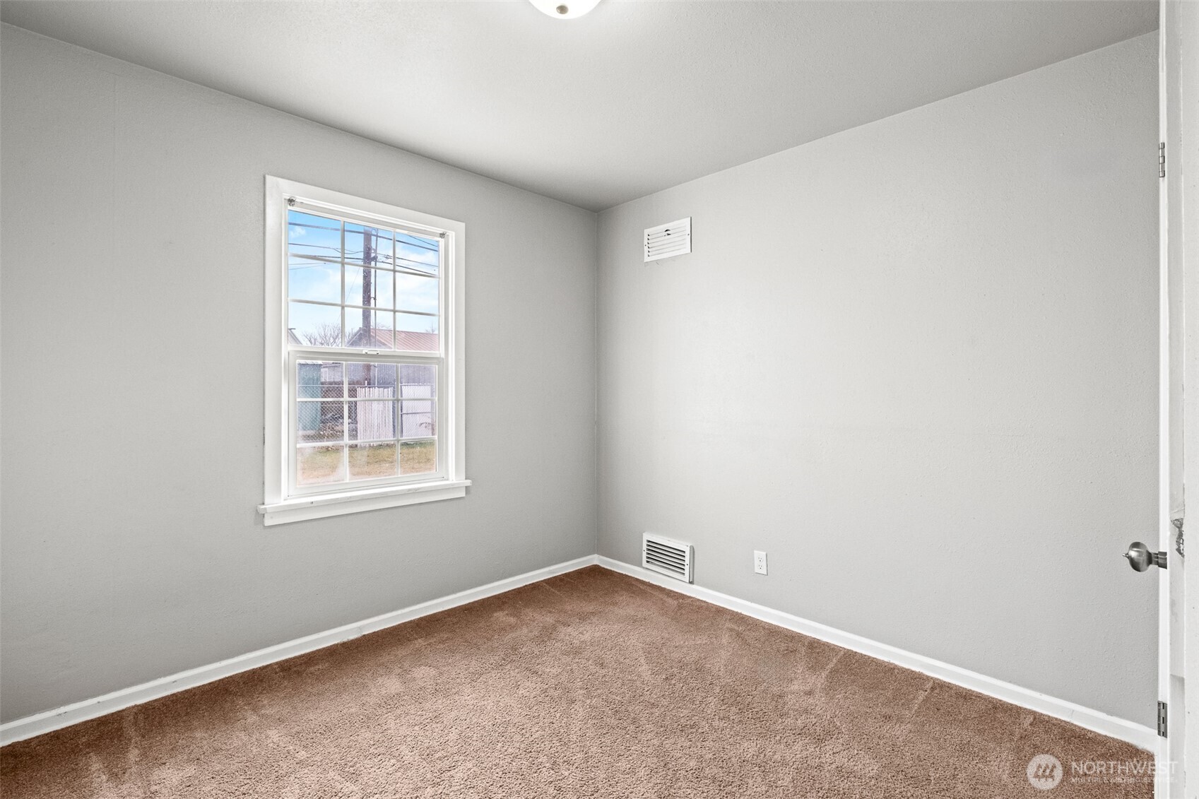 112 E Street Property Photo 10