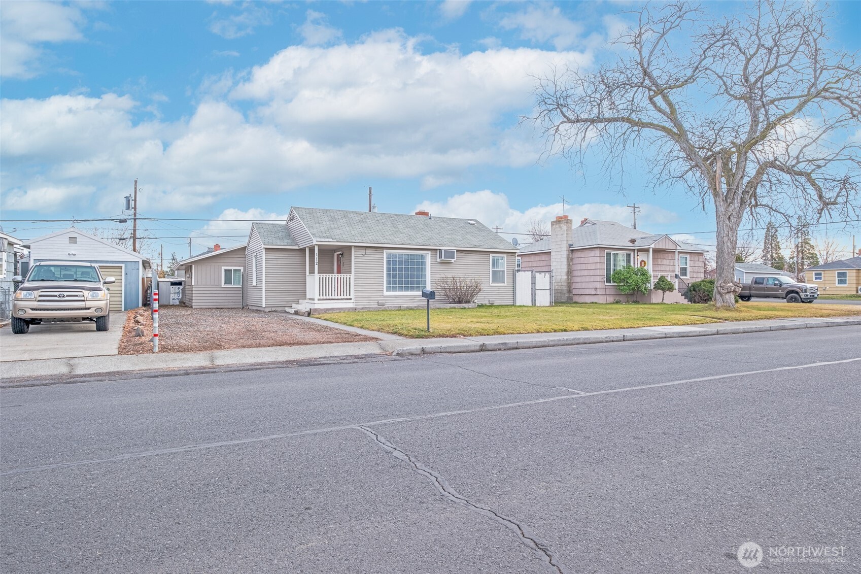 112 E Street Property Photo 23