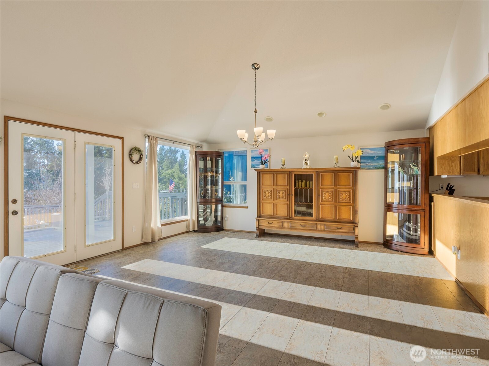 81 Seamount Drive Property Photo 8