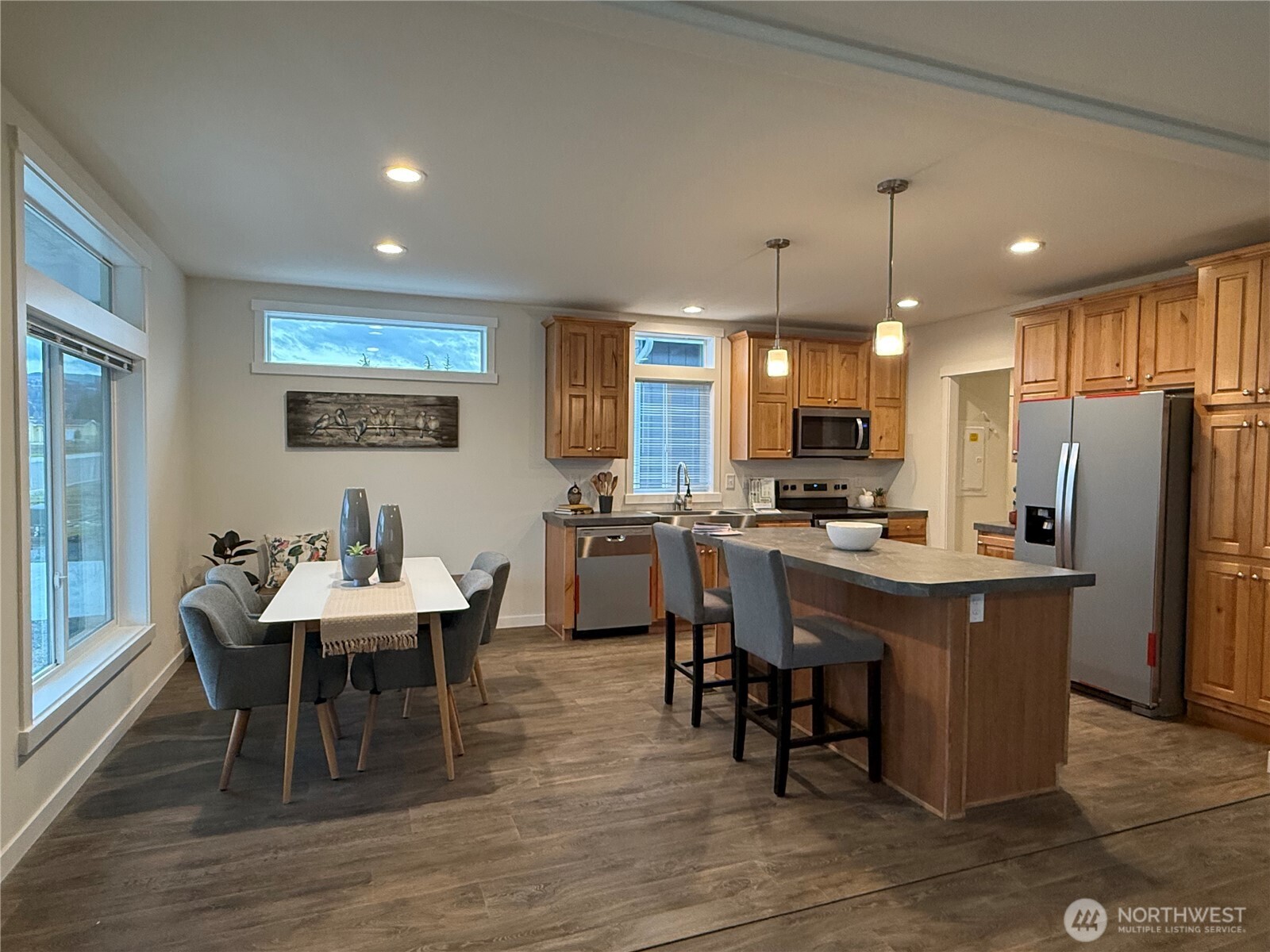2467586 Property Photo 3