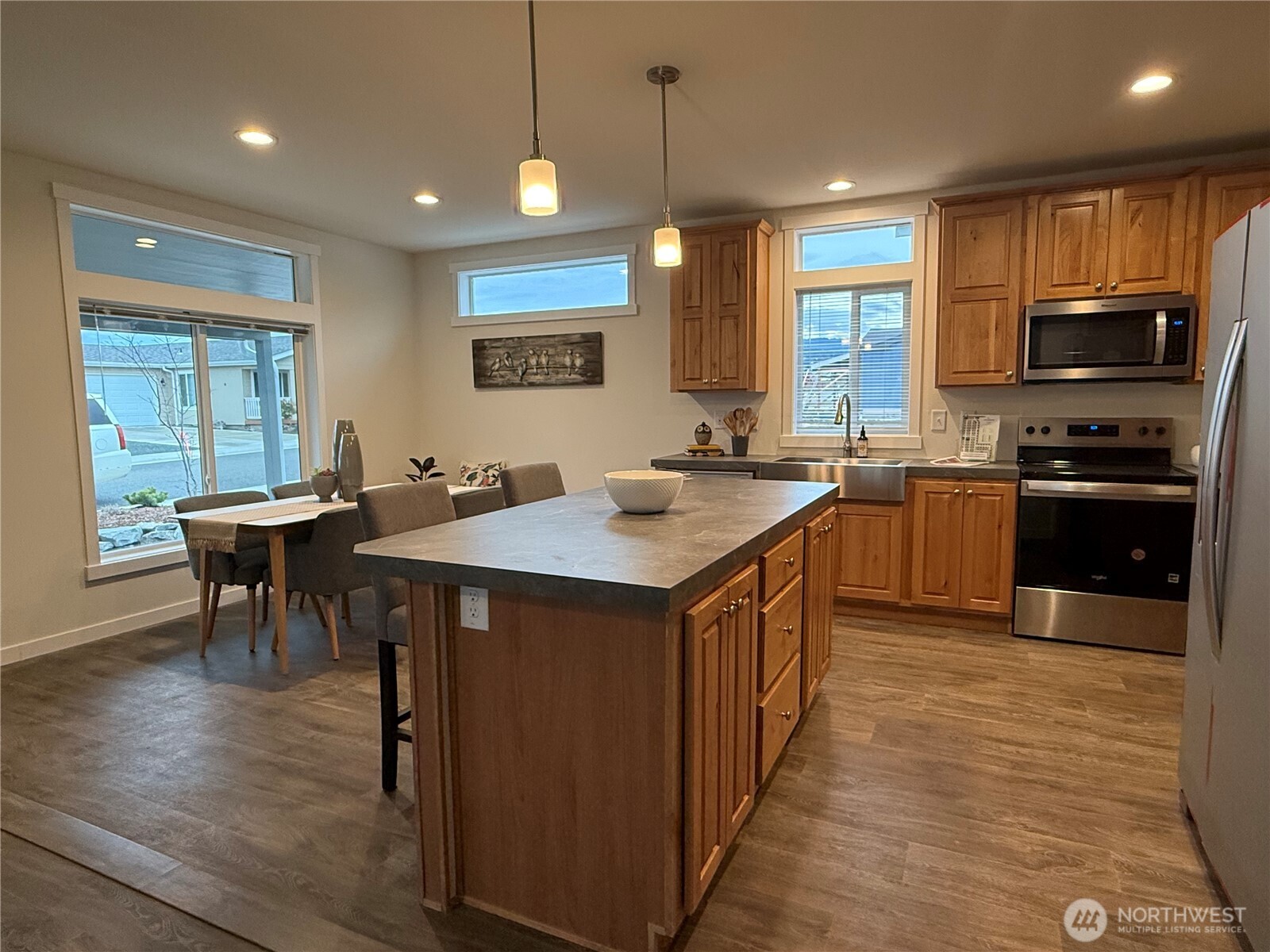 2467586 Property Photo 4