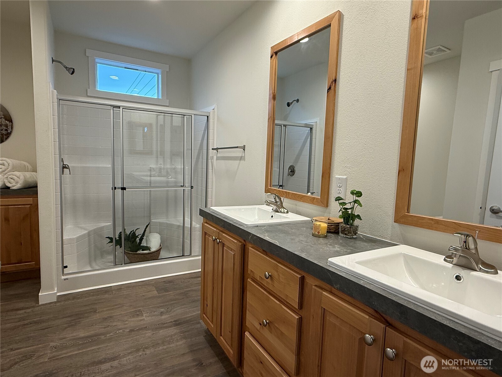 2467586 Property Photo 6