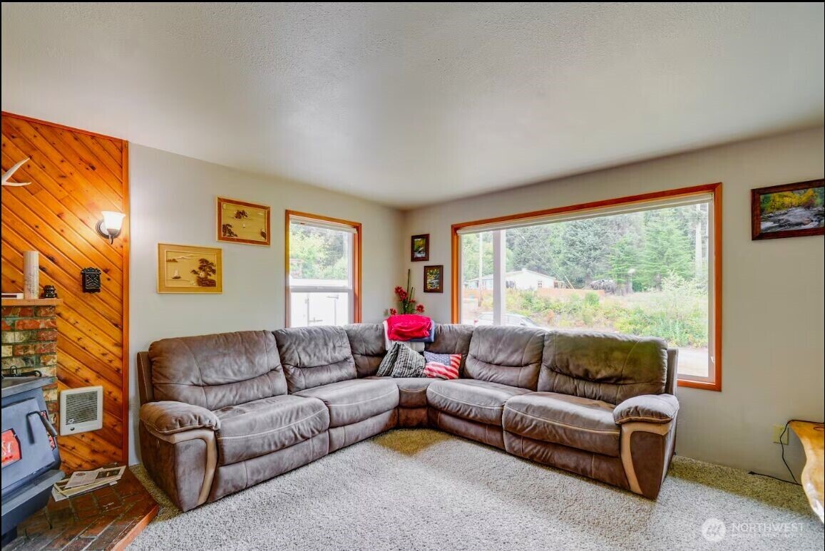54 Pacific Lane Property Photo 6