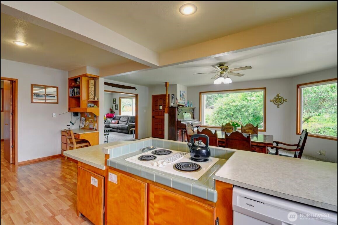 54 Pacific Lane Property Photo 10