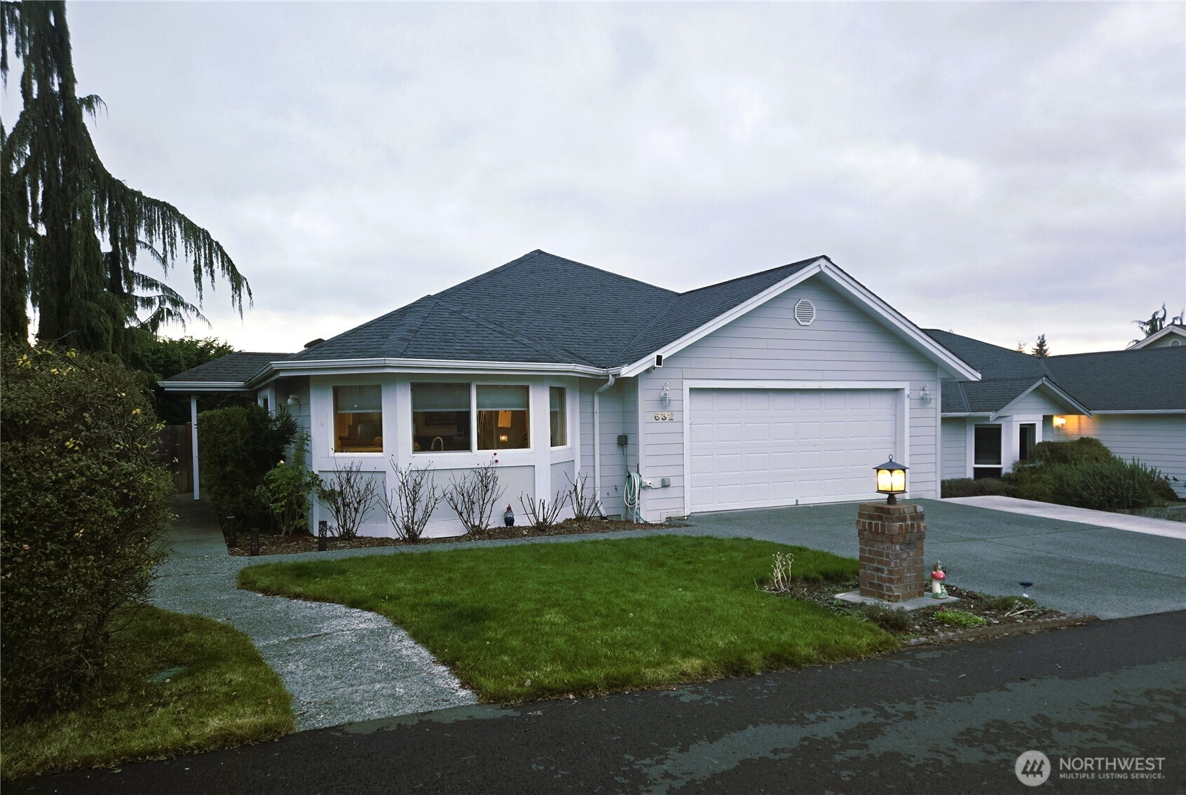 632 W Summer Breeze Lane Property Photo 1