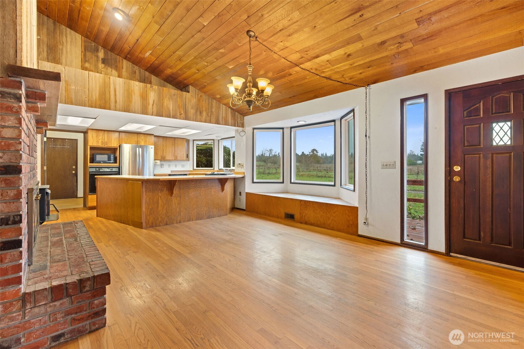 409 Shanklin Road Property Photo 10