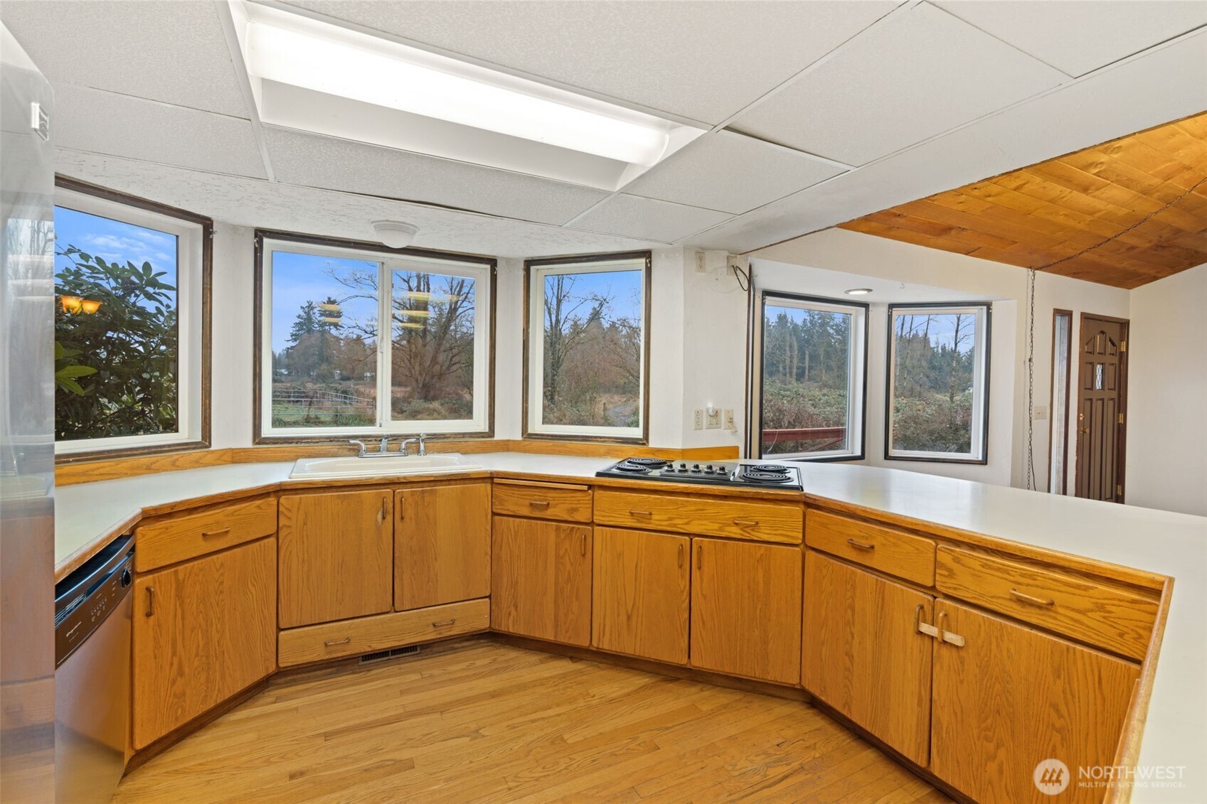 409 Shanklin Road Property Photo 14